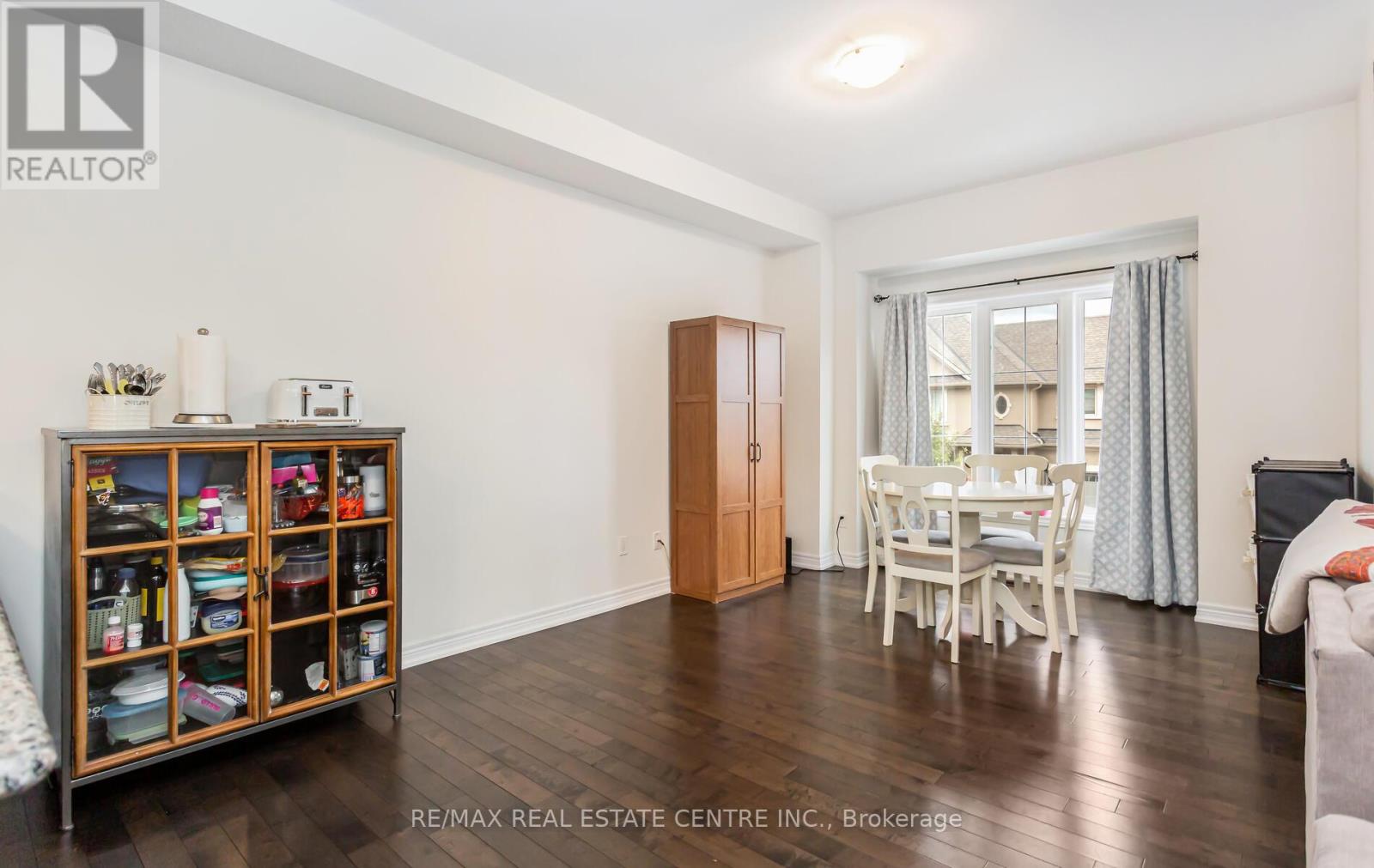 2319 Natasha Circle, Oakville, Ontario  L6M 0K9 - Photo 10 - W12928332