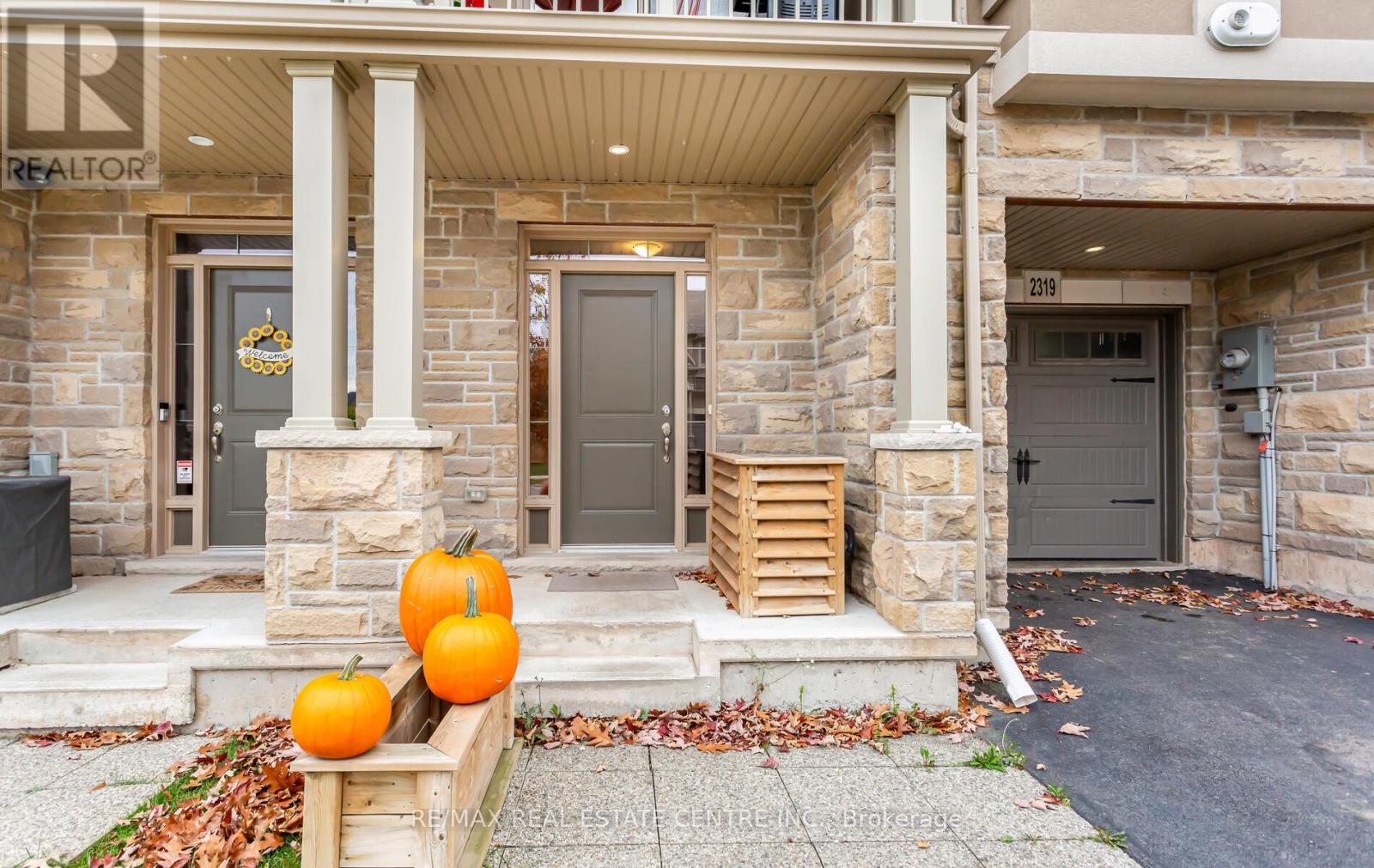 2319 Natasha Circle, Oakville, Ontario  L6M 0K9 - Photo 3 - W12928332