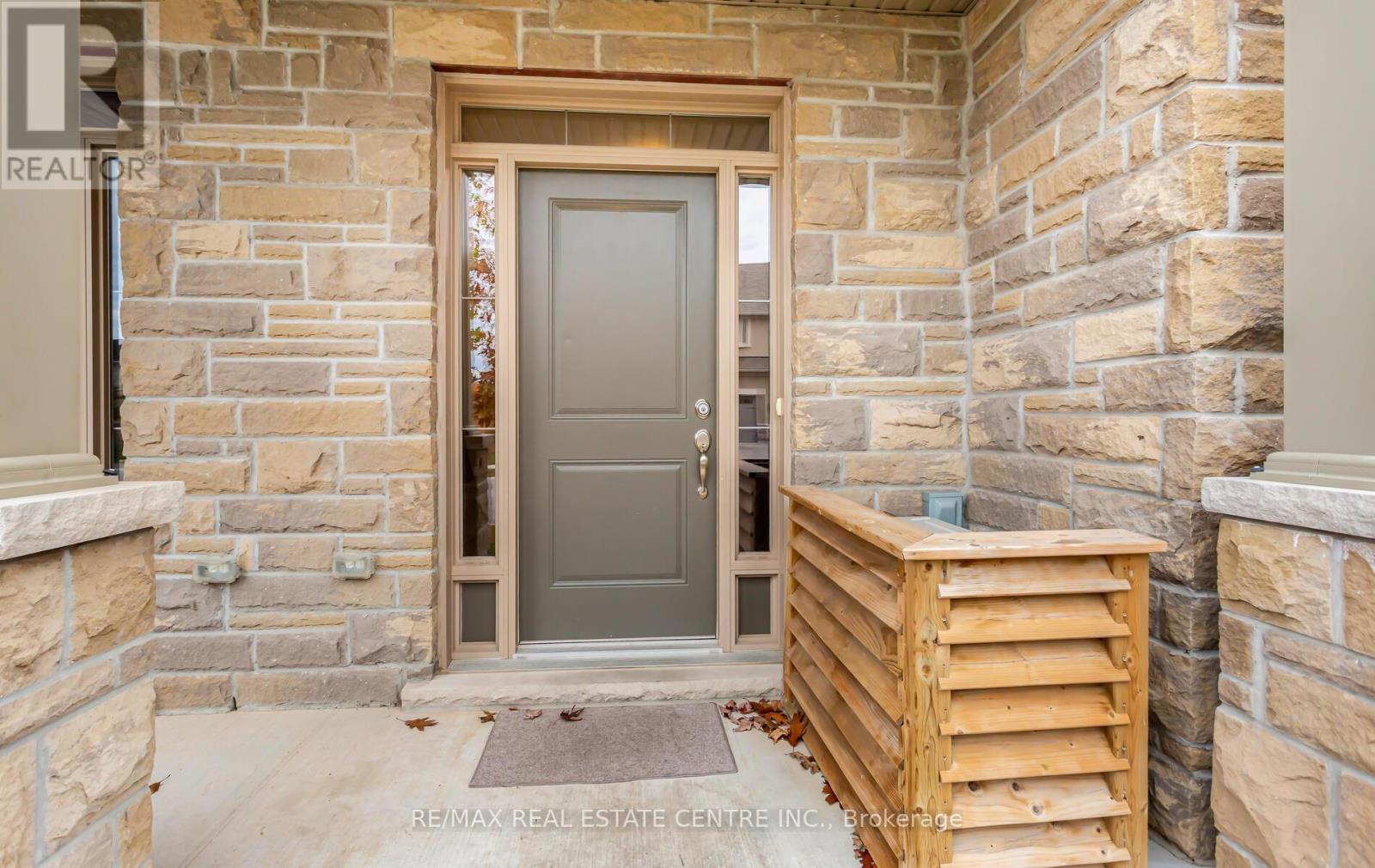 2319 Natasha Circle, Oakville, Ontario  L6M 0K9 - Photo 4 - W12928332