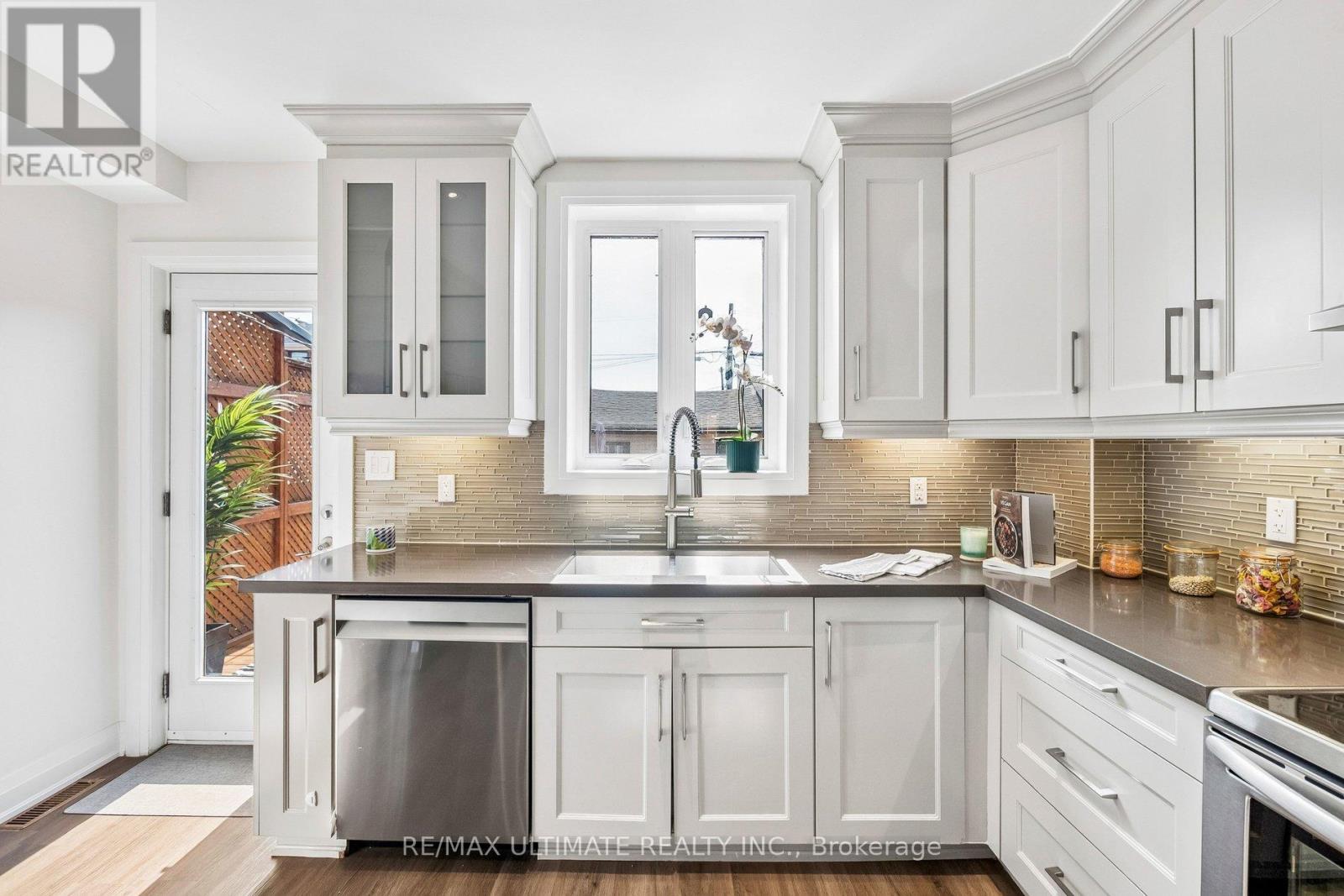 155 Morrison Avenue, Toronto, Ontario  M6E 1M6 - Photo 12 - W12928394