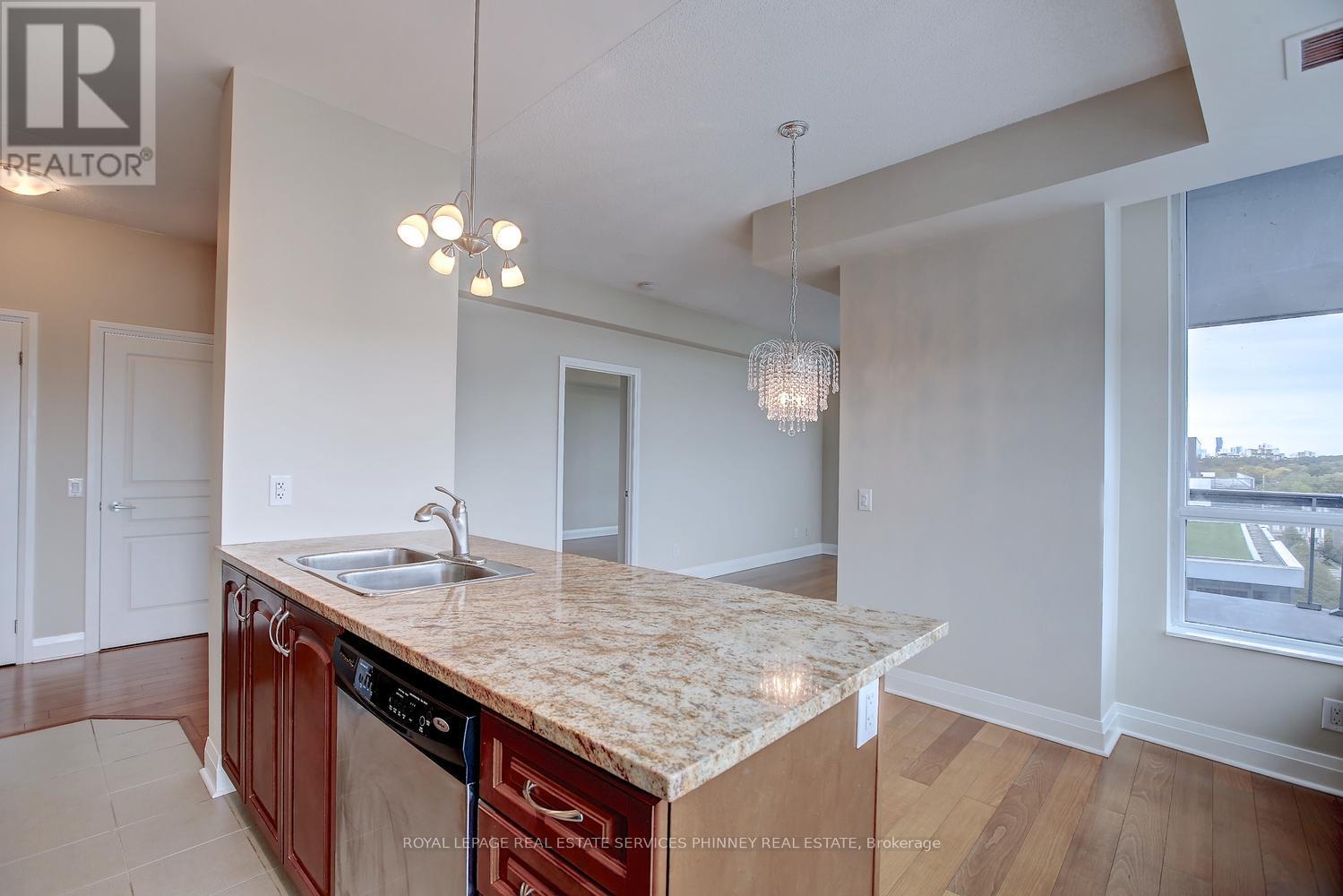 806 - 1 Hurontario Street, Mississauga, Ontario  L5G 0A3 - Photo 10 - W12928402