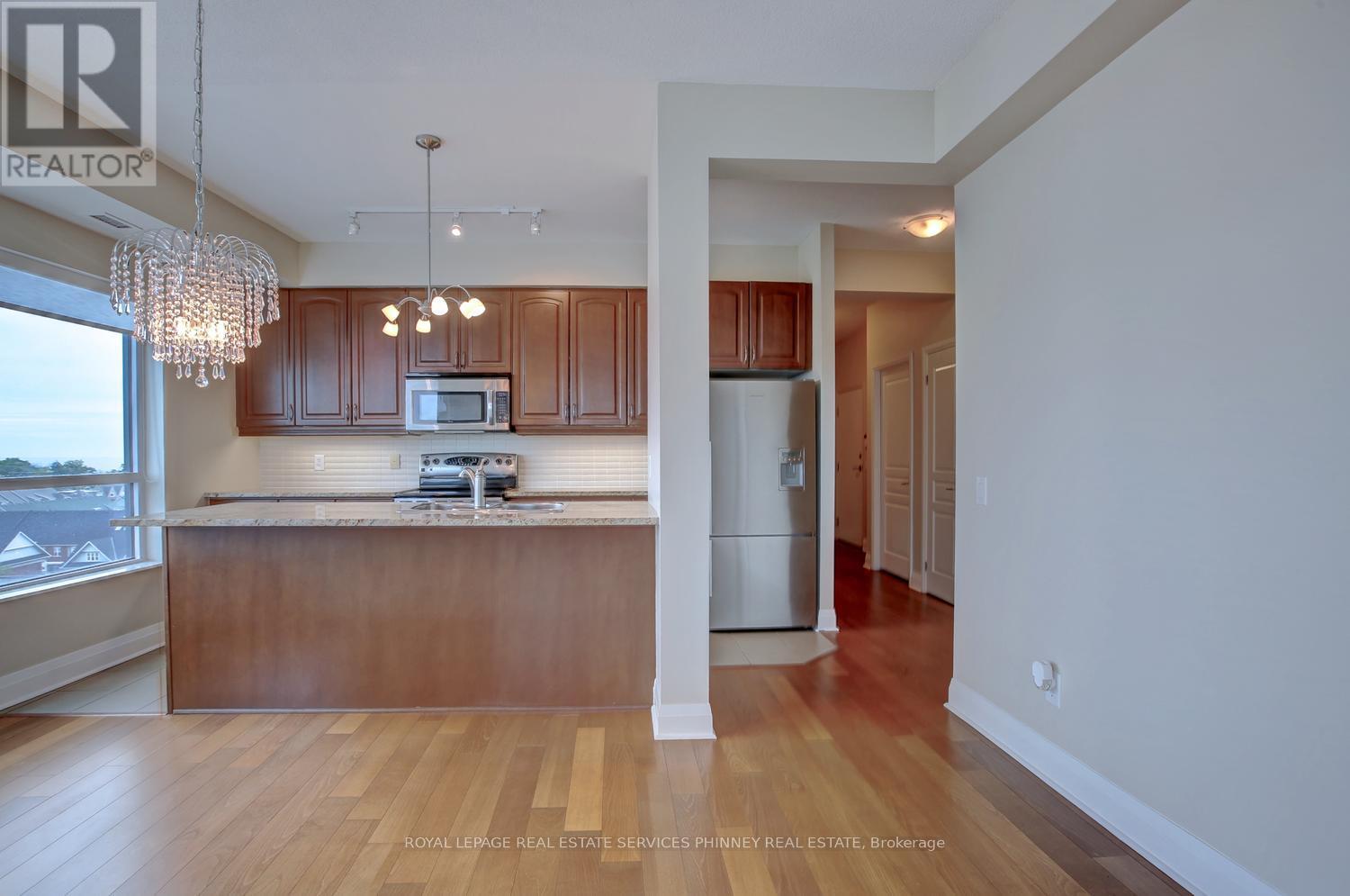 806 - 1 Hurontario Street, Mississauga, Ontario  L5G 0A3 - Photo 11 - W12928402