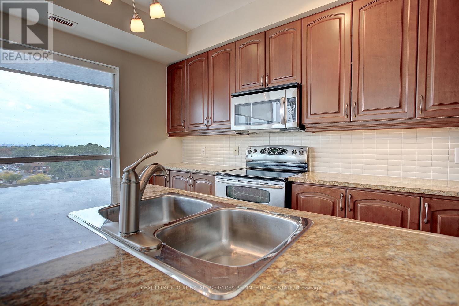 806 - 1 Hurontario Street, Mississauga, Ontario  L5G 0A3 - Photo 13 - W12928402