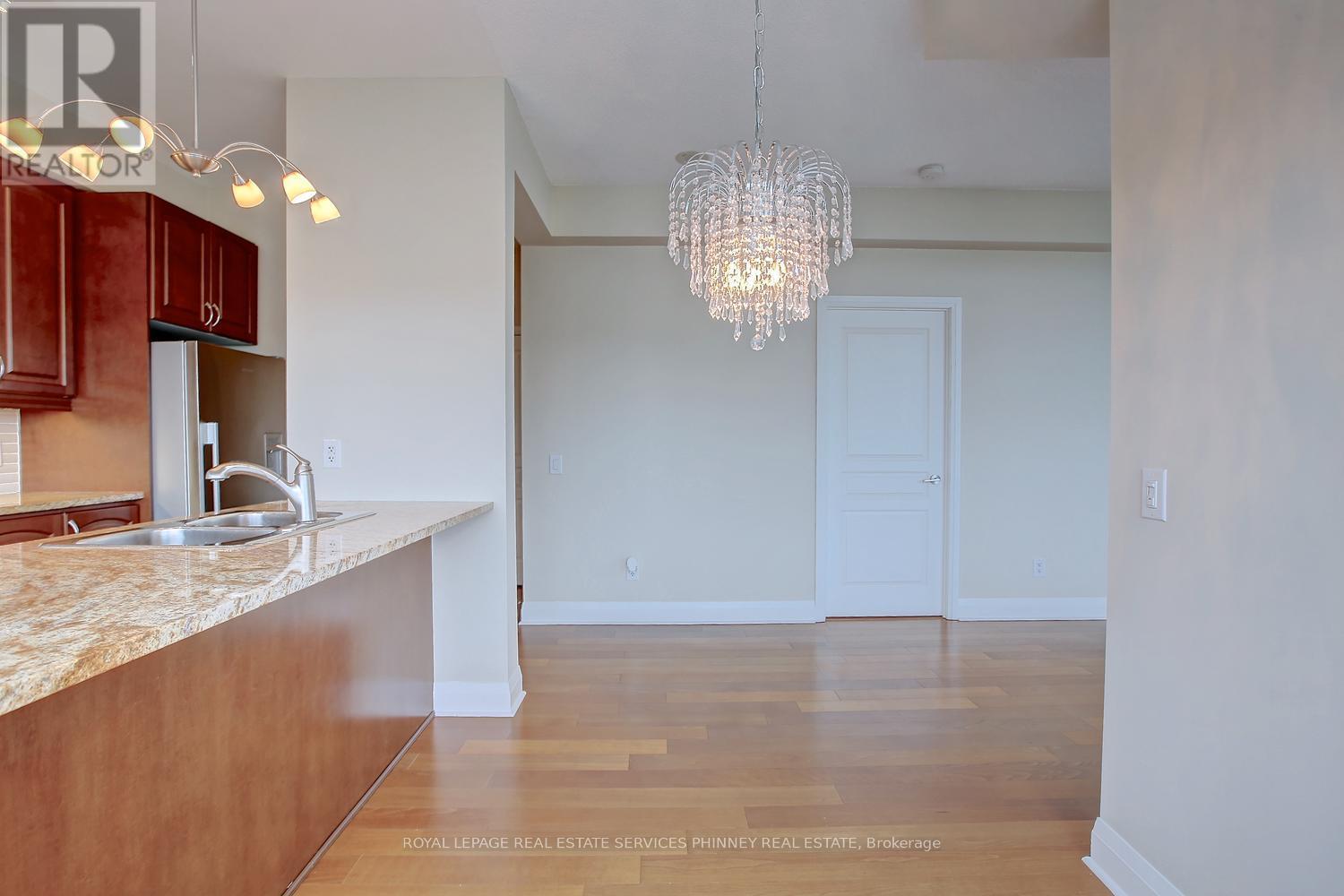 806 - 1 Hurontario Street, Mississauga, Ontario  L5G 0A3 - Photo 14 - W12928402