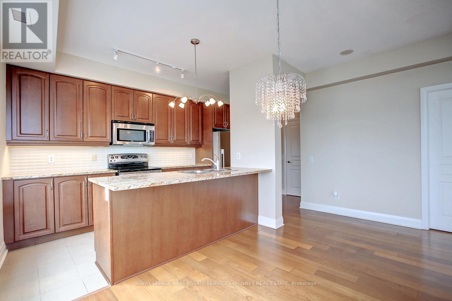 806 - 1 Hurontario Street, Mississauga, Ontario  L5G 0A3 - Photo 7 - W12928402