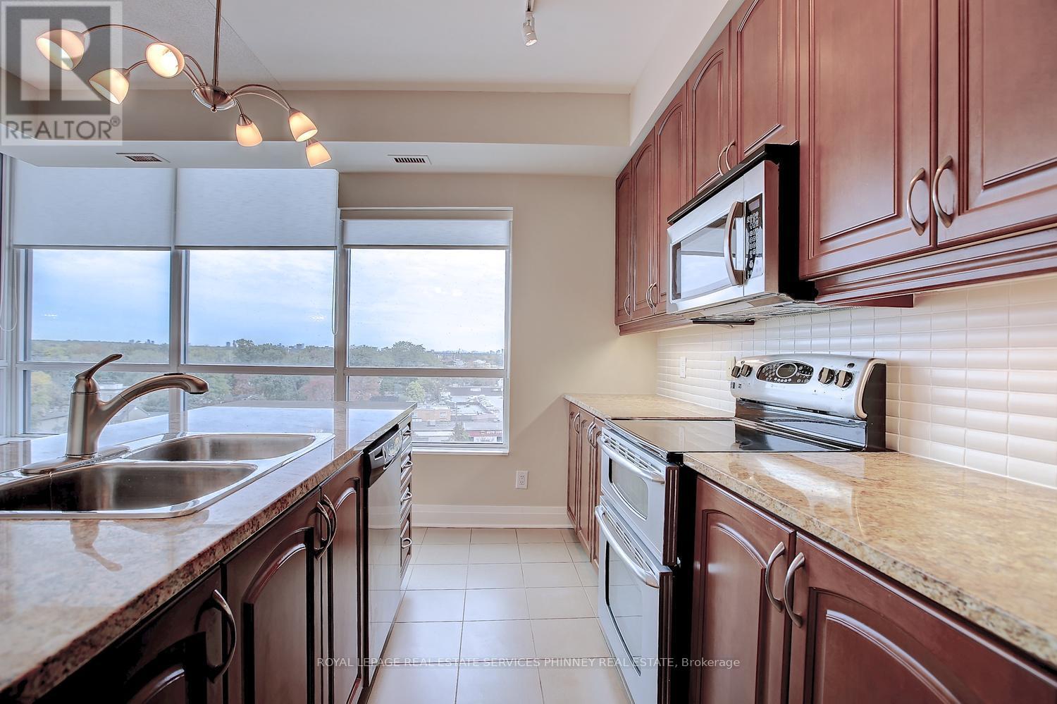 806 - 1 Hurontario Street, Mississauga, Ontario  L5G 0A3 - Photo 8 - W12928402