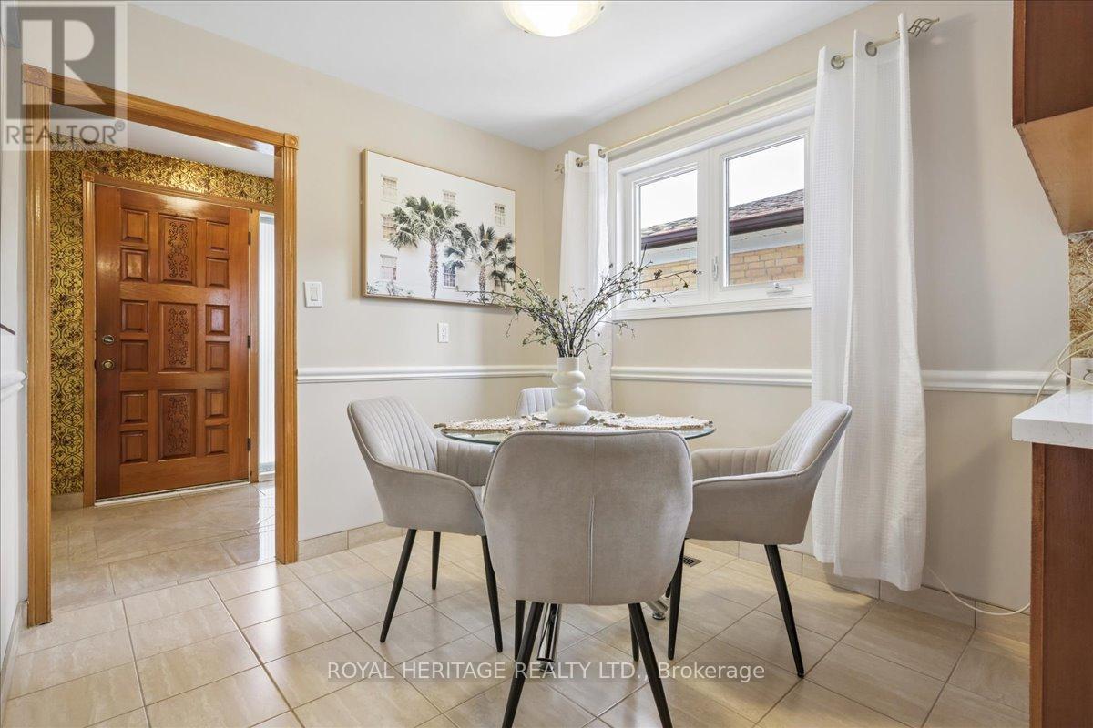 297 Driftwood Avenue, Toronto (Black Creek), Ontario  M3N 2N6 - Photo 12 - W12928440