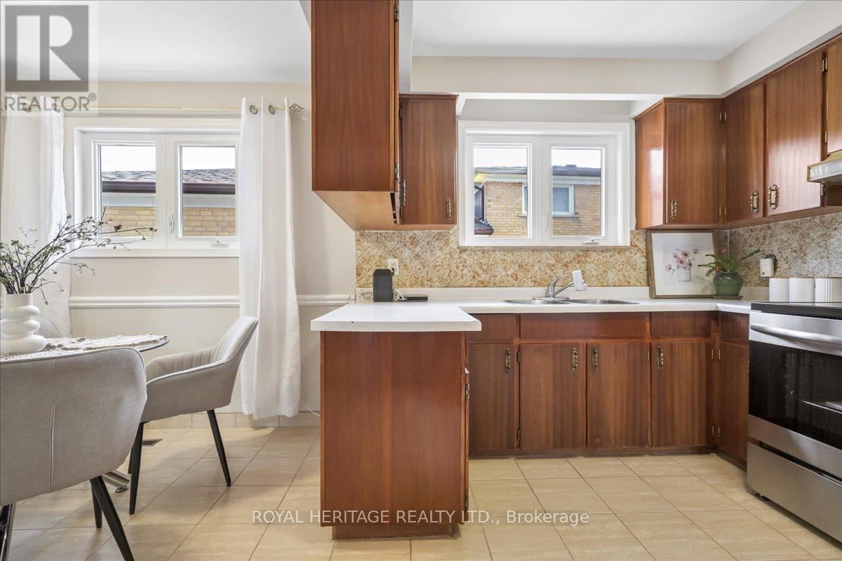 297 Driftwood Avenue, Toronto (Black Creek), Ontario  M3N 2N6 - Photo 13 - W12928440