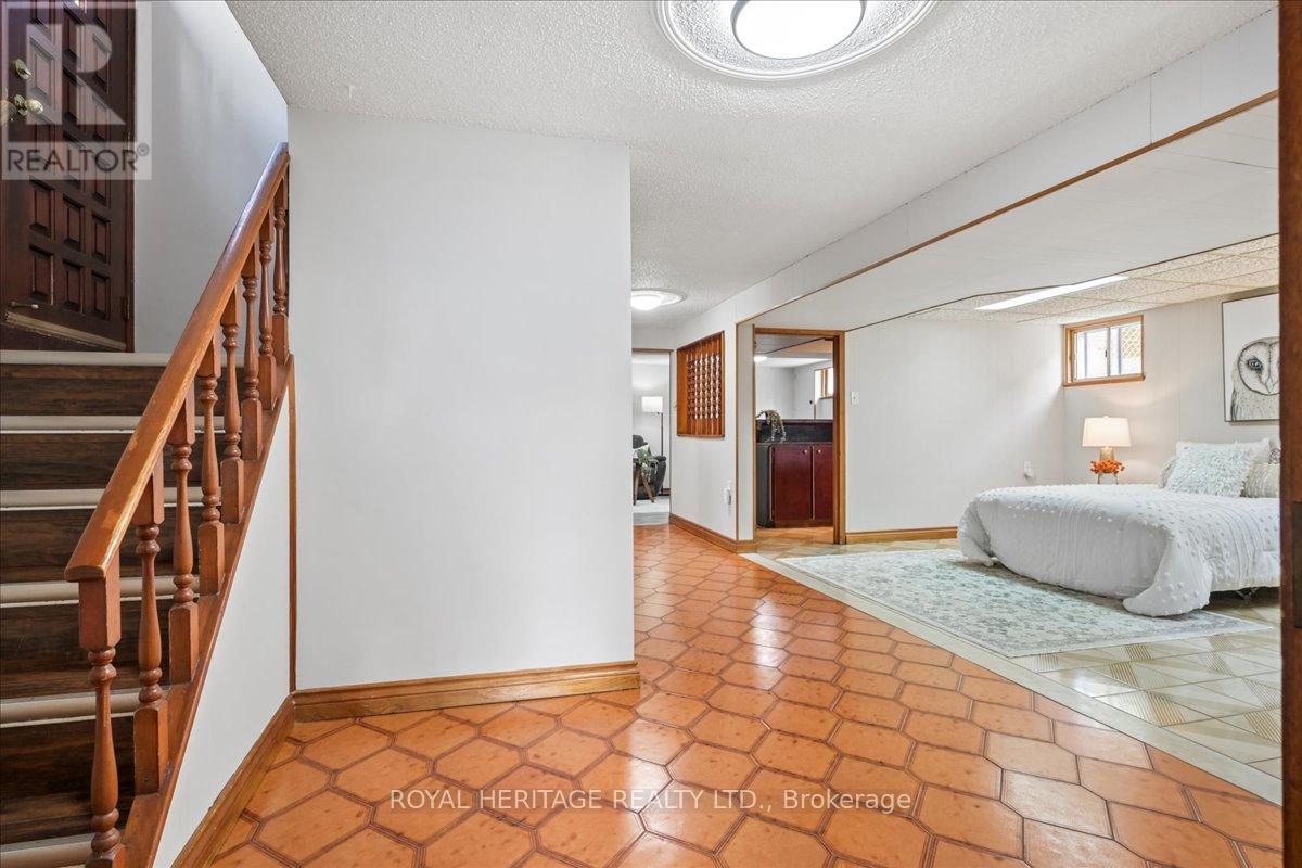 297 Driftwood Avenue, Toronto (Black Creek), Ontario  M3N 2N6 - Photo 22 - W12928440