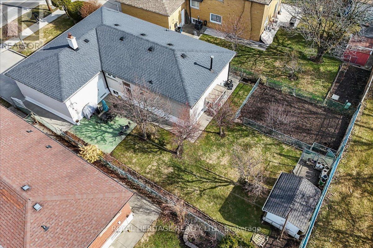 297 Driftwood Avenue, Toronto (Black Creek), Ontario  M3N 2N6 - Photo 40 - W12928440