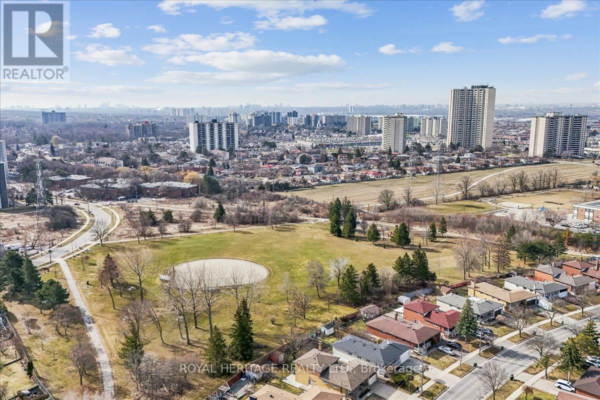 297 Driftwood Avenue, Toronto (Black Creek), Ontario  M3N 2N6 - Photo 44 - W12928440