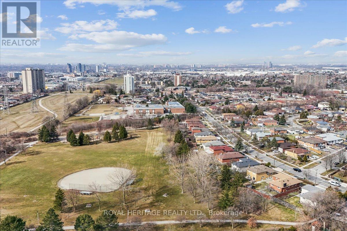 297 Driftwood Avenue, Toronto (Black Creek), Ontario  M3N 2N6 - Photo 45 - W12928440