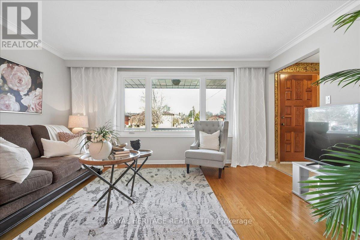 297 Driftwood Avenue, Toronto (Black Creek), Ontario  M3N 2N6 - Photo 6 - W12928440