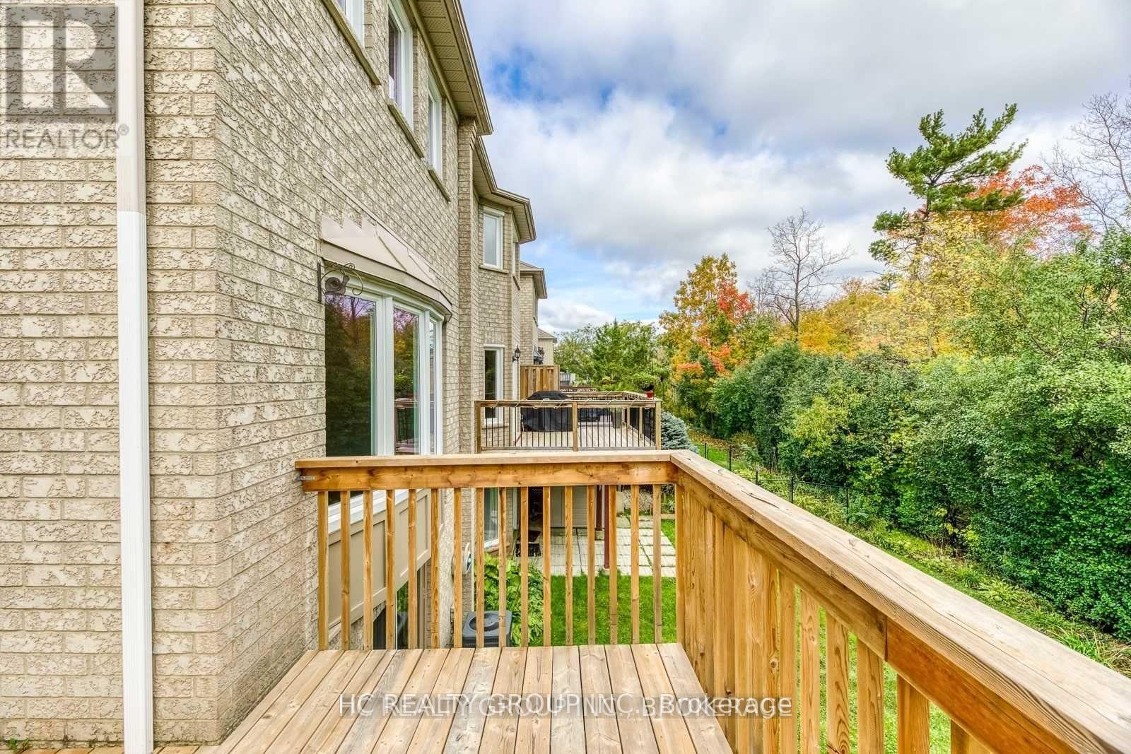 2233 Rockingham Drive, Oakville, Ontario  L6H 6E7 - Photo 10 - W12928460