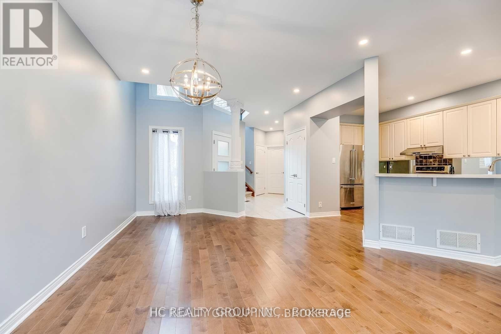 2233 Rockingham Drive, Oakville, Ontario  L6H 6E7 - Photo 12 - W12928460