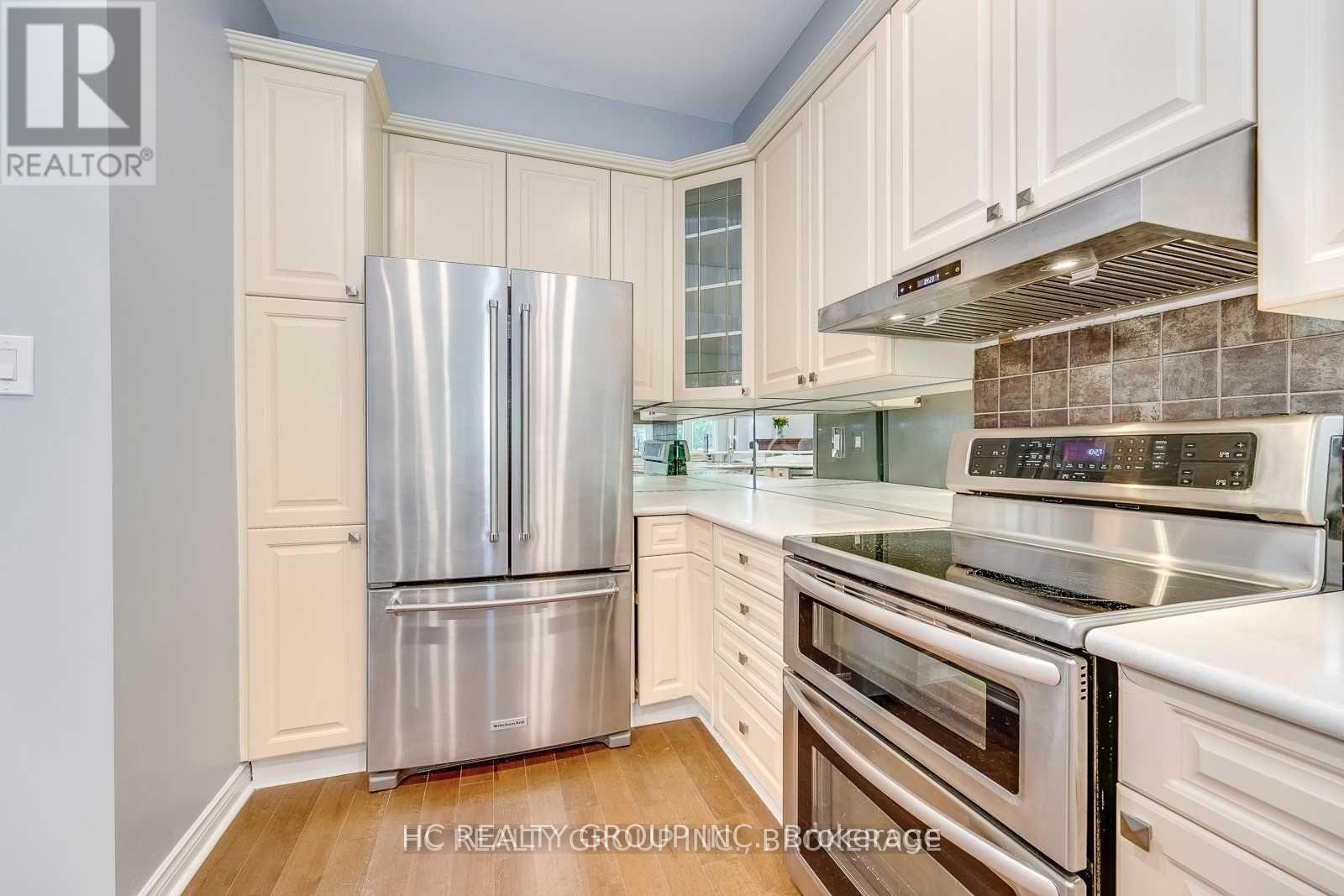 2233 Rockingham Drive, Oakville, Ontario  L6H 6E7 - Photo 15 - W12928460