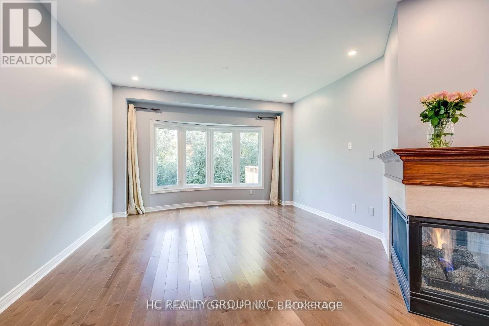 2233 Rockingham Drive, Oakville, Ontario  L6H 6E7 - Photo 16 - W12928460