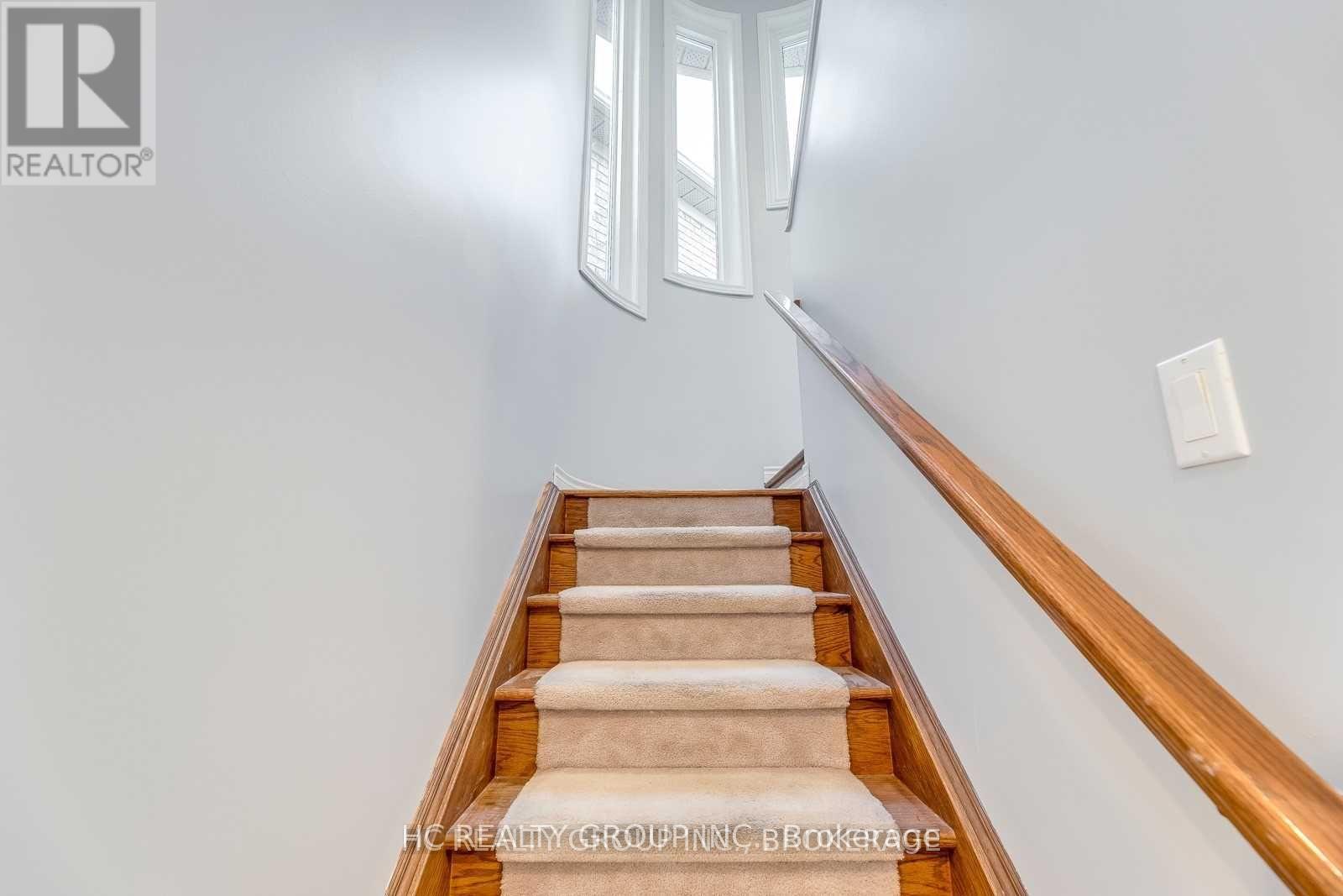 2233 Rockingham Drive, Oakville, Ontario  L6H 6E7 - Photo 19 - W12928460