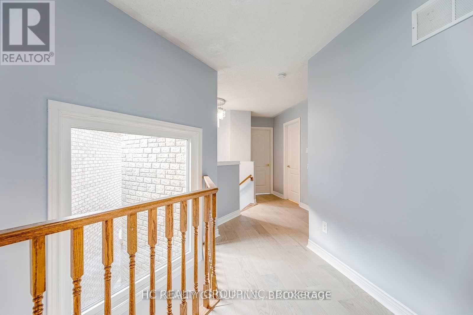 2233 Rockingham Drive, Oakville, Ontario  L6H 6E7 - Photo 20 - W12928460