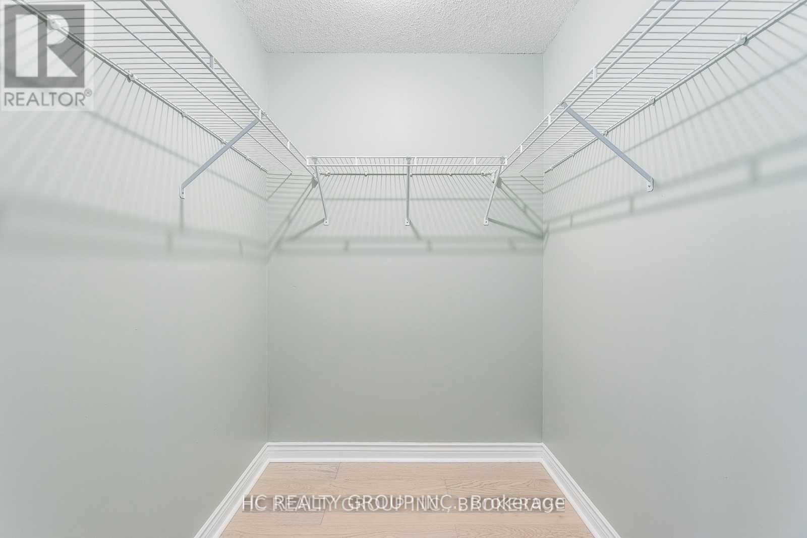 2233 Rockingham Drive, Oakville, Ontario  L6H 6E7 - Photo 23 - W12928460