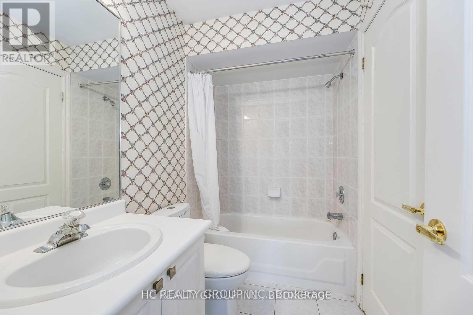 2233 Rockingham Drive, Oakville, Ontario  L6H 6E7 - Photo 29 - W12928460