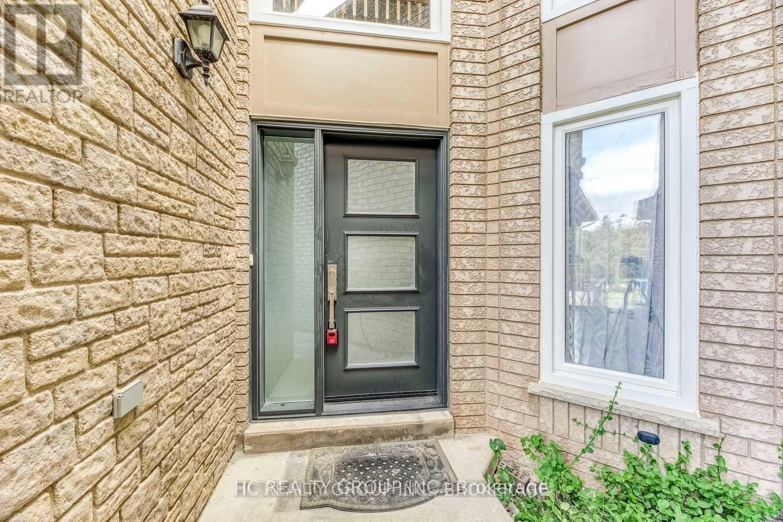 2233 Rockingham Drive, Oakville, Ontario  L6H 6E7 - Photo 3 - W12928460