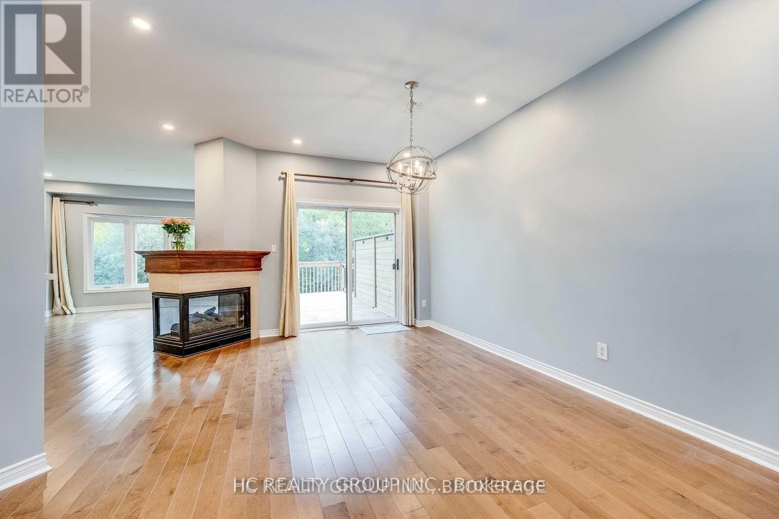 2233 Rockingham Drive, Oakville, Ontario  L6H 6E7 - Photo 6 - W12928460