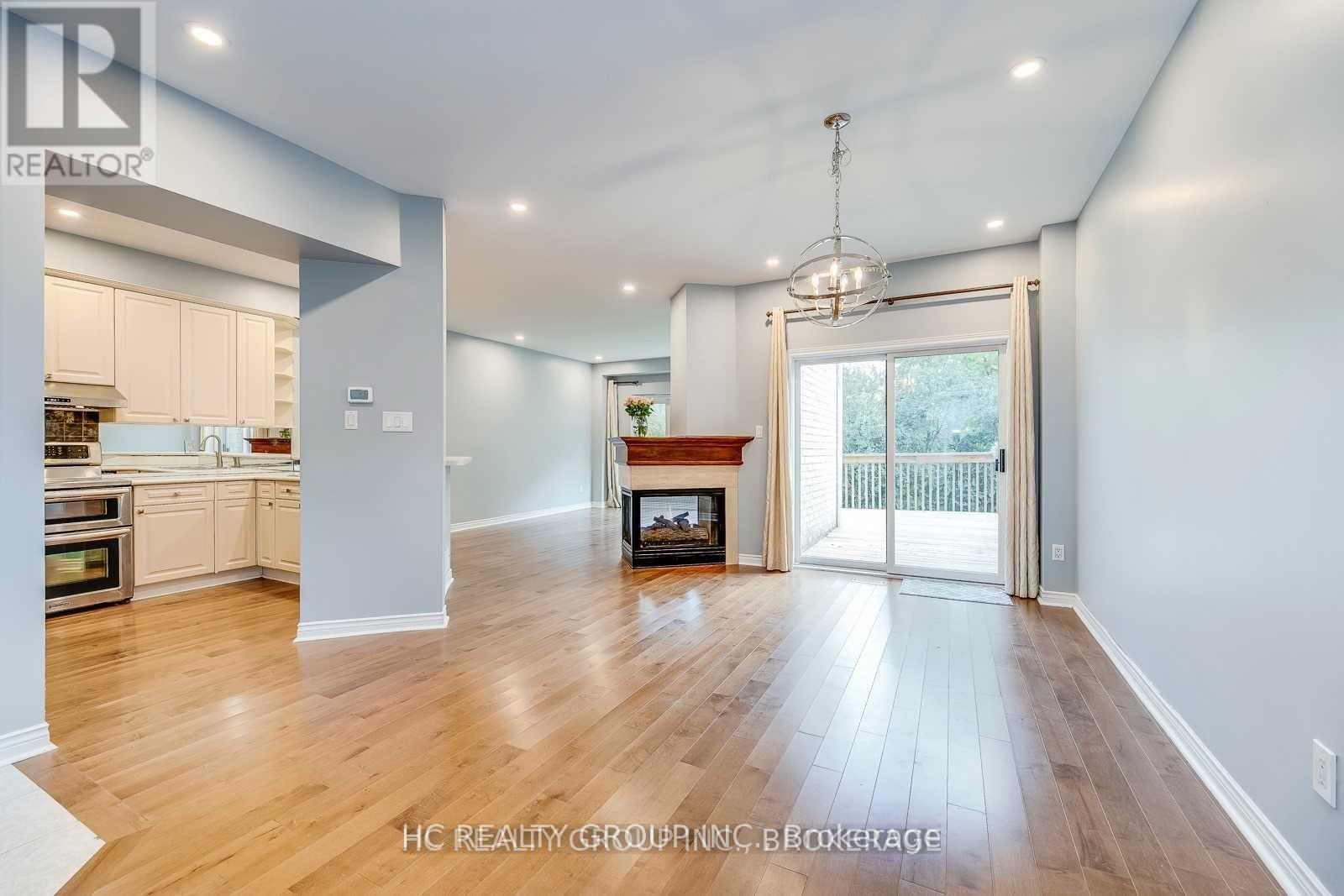 2233 Rockingham Drive, Oakville, Ontario  L6H 6E7 - Photo 7 - W12928460