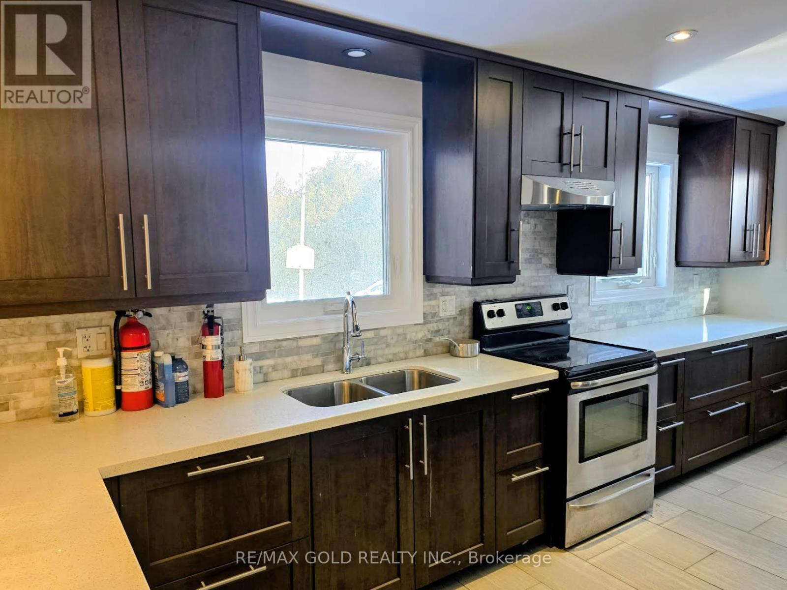 10512 Trafalgar Road, Halton Hills, Ontario  L7G 4S5 - Photo 2 - W12928468