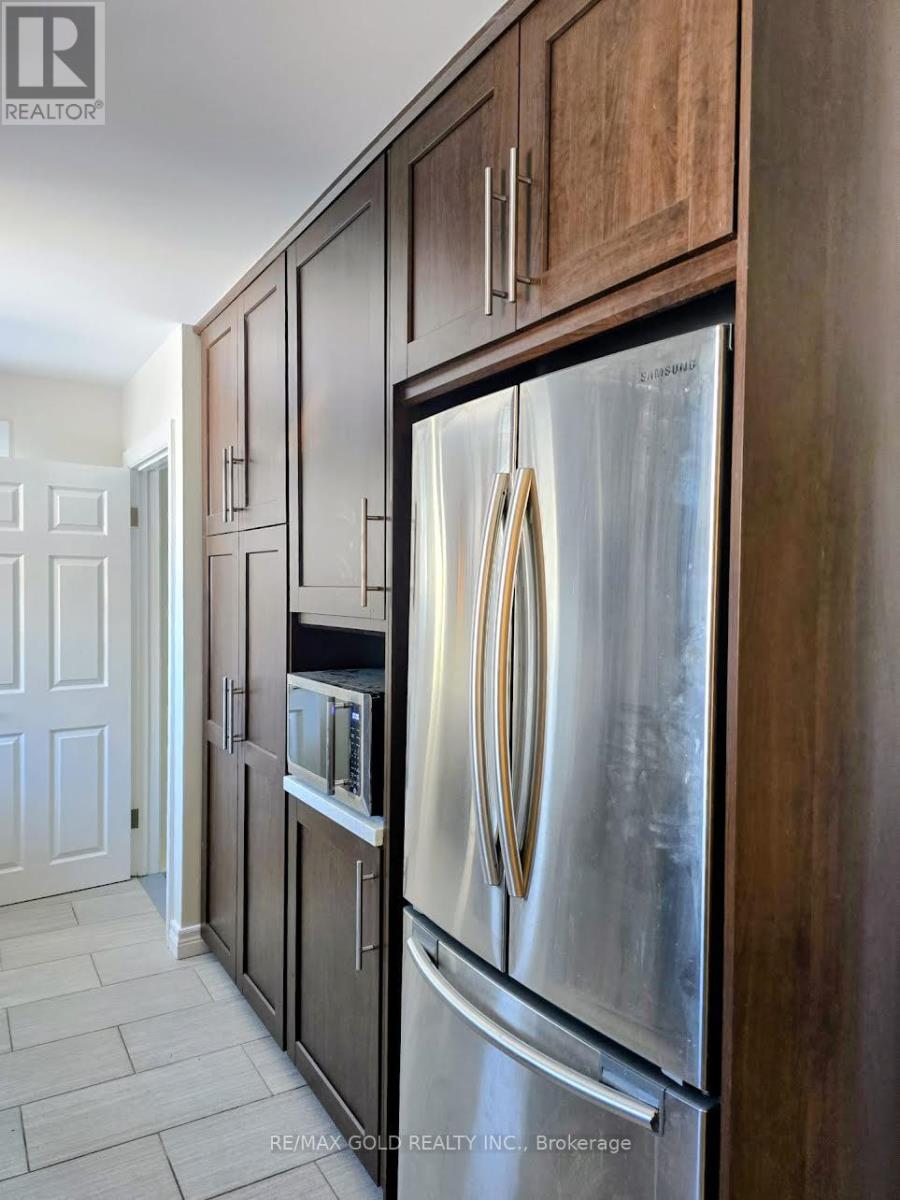 10512 Trafalgar Road, Halton Hills, Ontario  L7G 4S5 - Photo 3 - W12928468