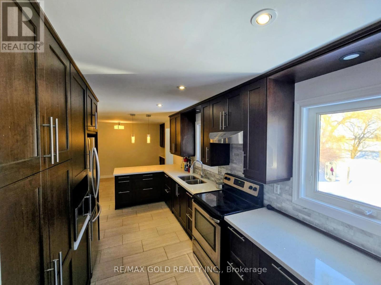 10512 Trafalgar Road, Halton Hills, Ontario  L7G 4S5 - Photo 4 - W12928468