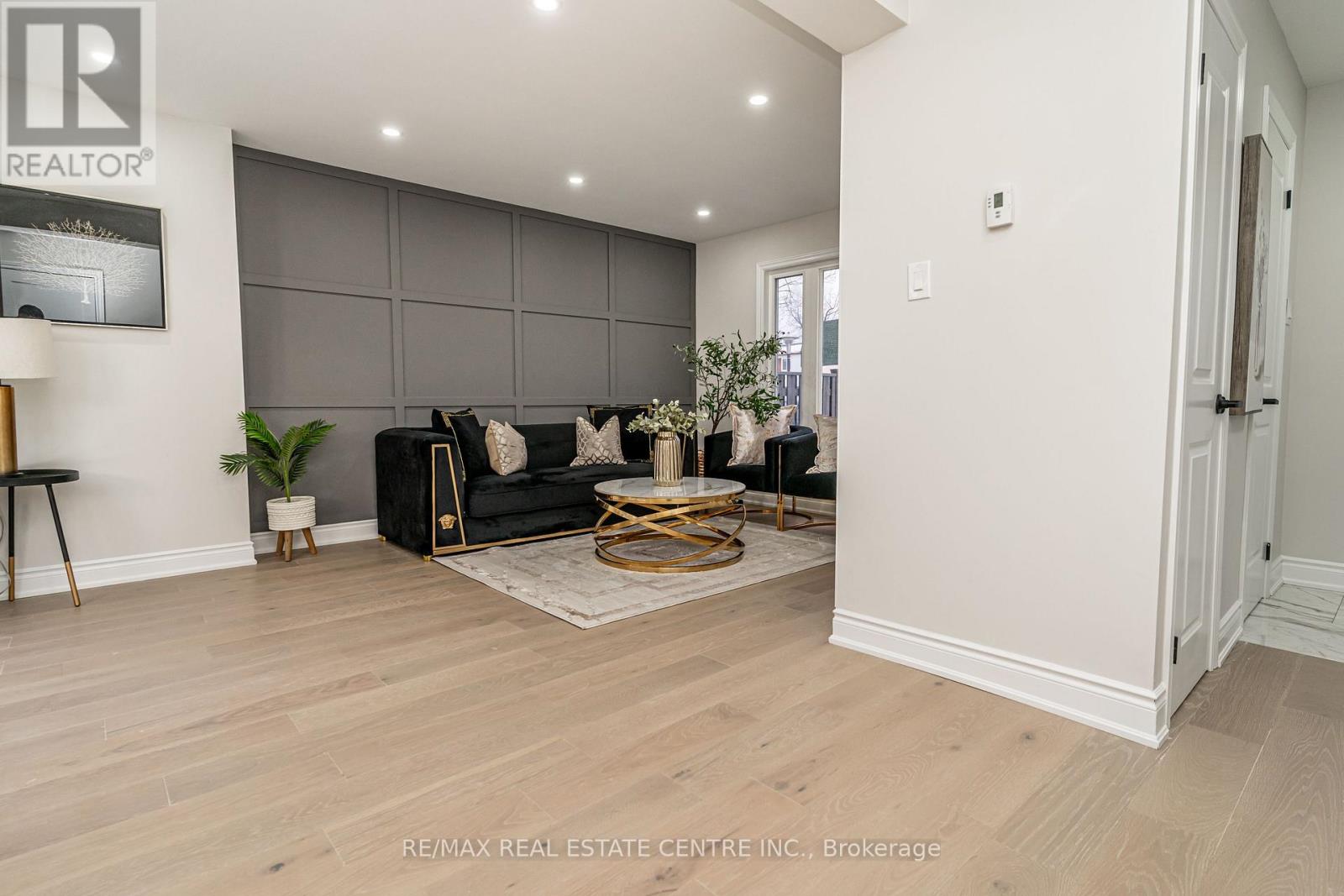 20 Hayden Court, Brampton, Ontario  L6S 1Y3 - Photo 4 - W12928470