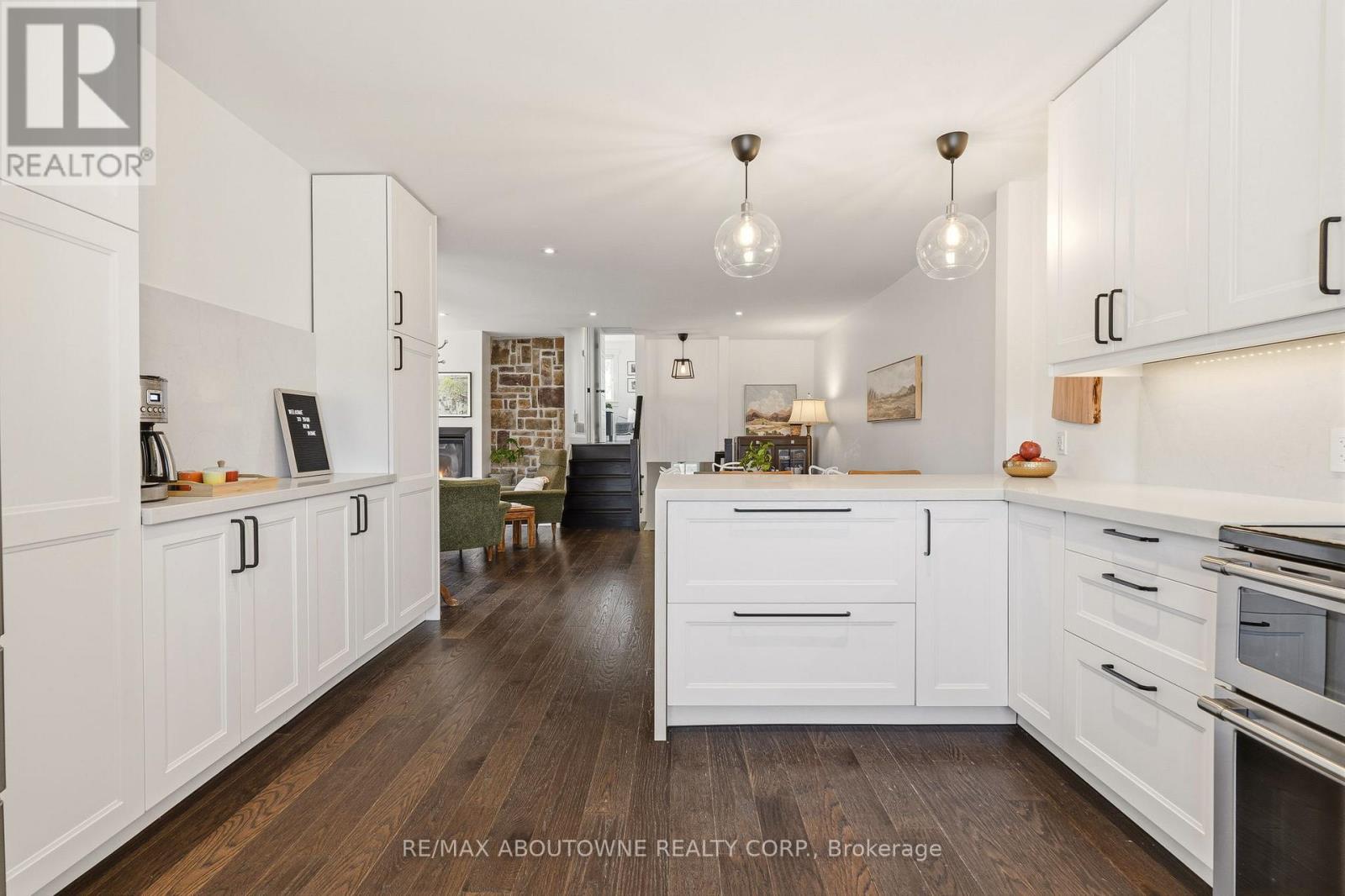 616 Kilbirnie Place, Burlington, Ontario  L7L 2M4 - Photo 11 - W12928504