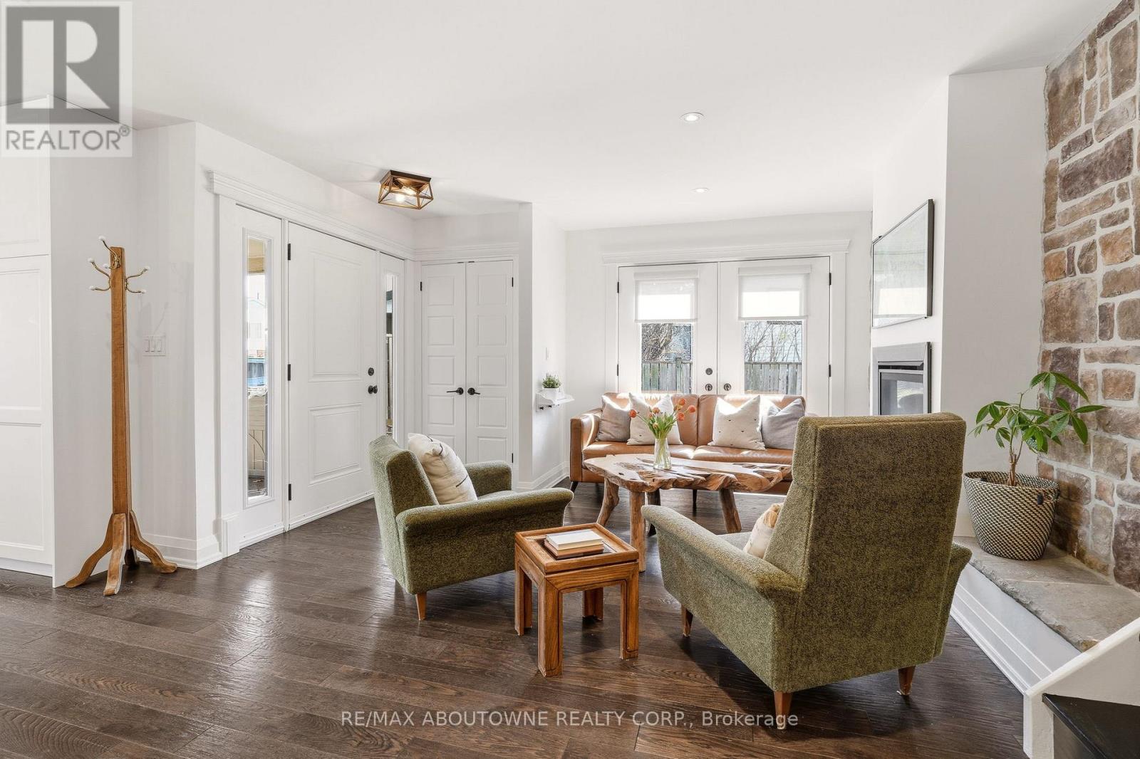 616 Kilbirnie Place, Burlington, Ontario  L7L 2M4 - Photo 16 - W12928504