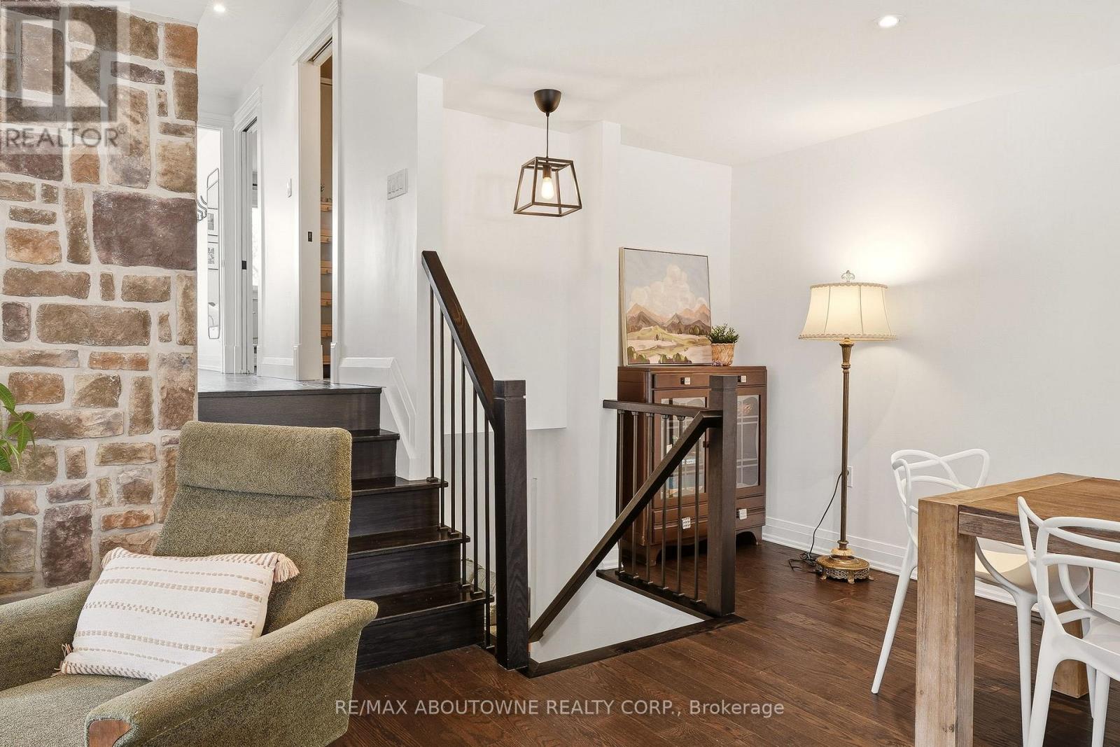 616 Kilbirnie Place, Burlington, Ontario  L7L 2M4 - Photo 19 - W12928504