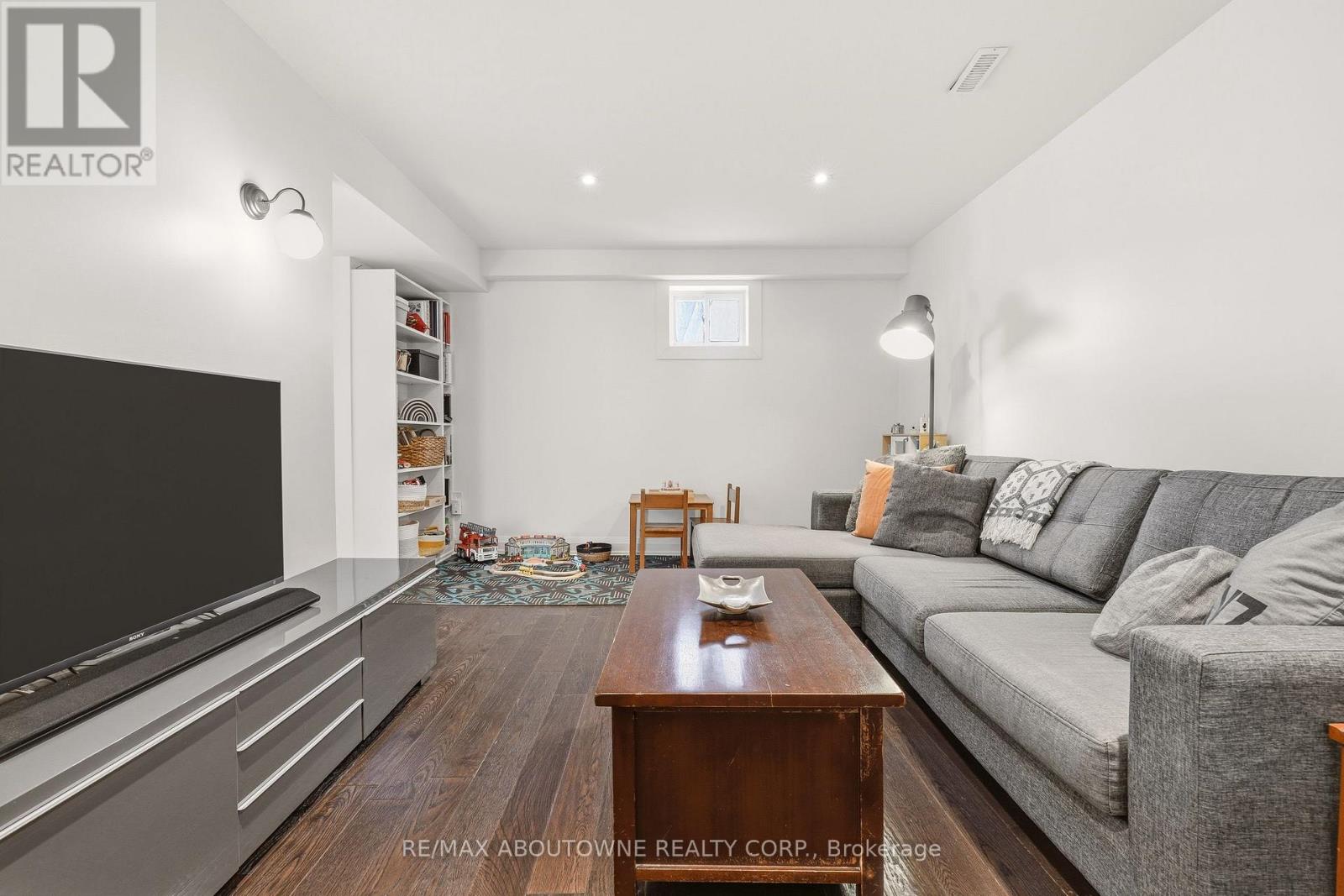 616 Kilbirnie Place, Burlington, Ontario  L7L 2M4 - Photo 26 - W12928504