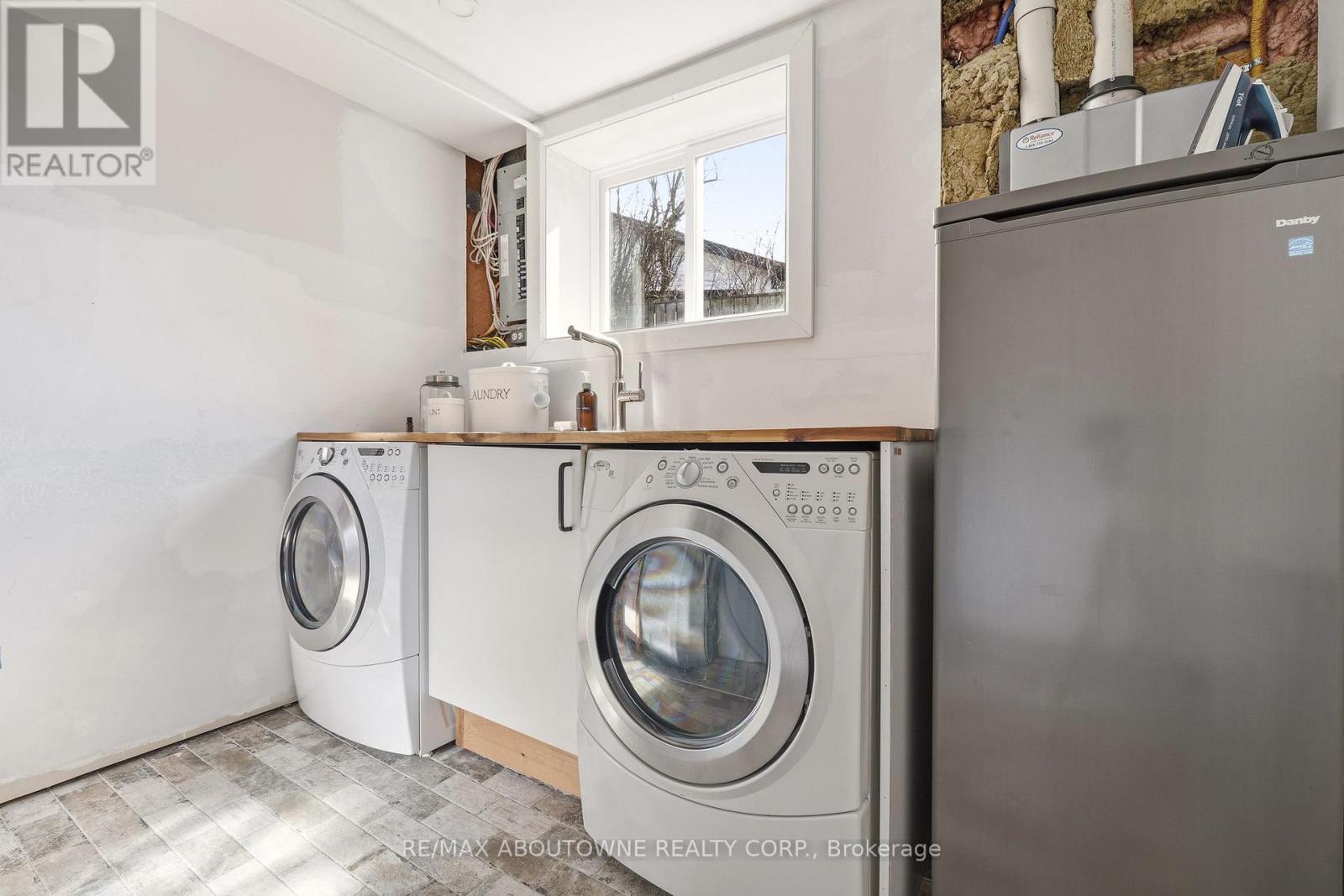 616 Kilbirnie Place, Burlington, Ontario  L7L 2M4 - Photo 28 - W12928504