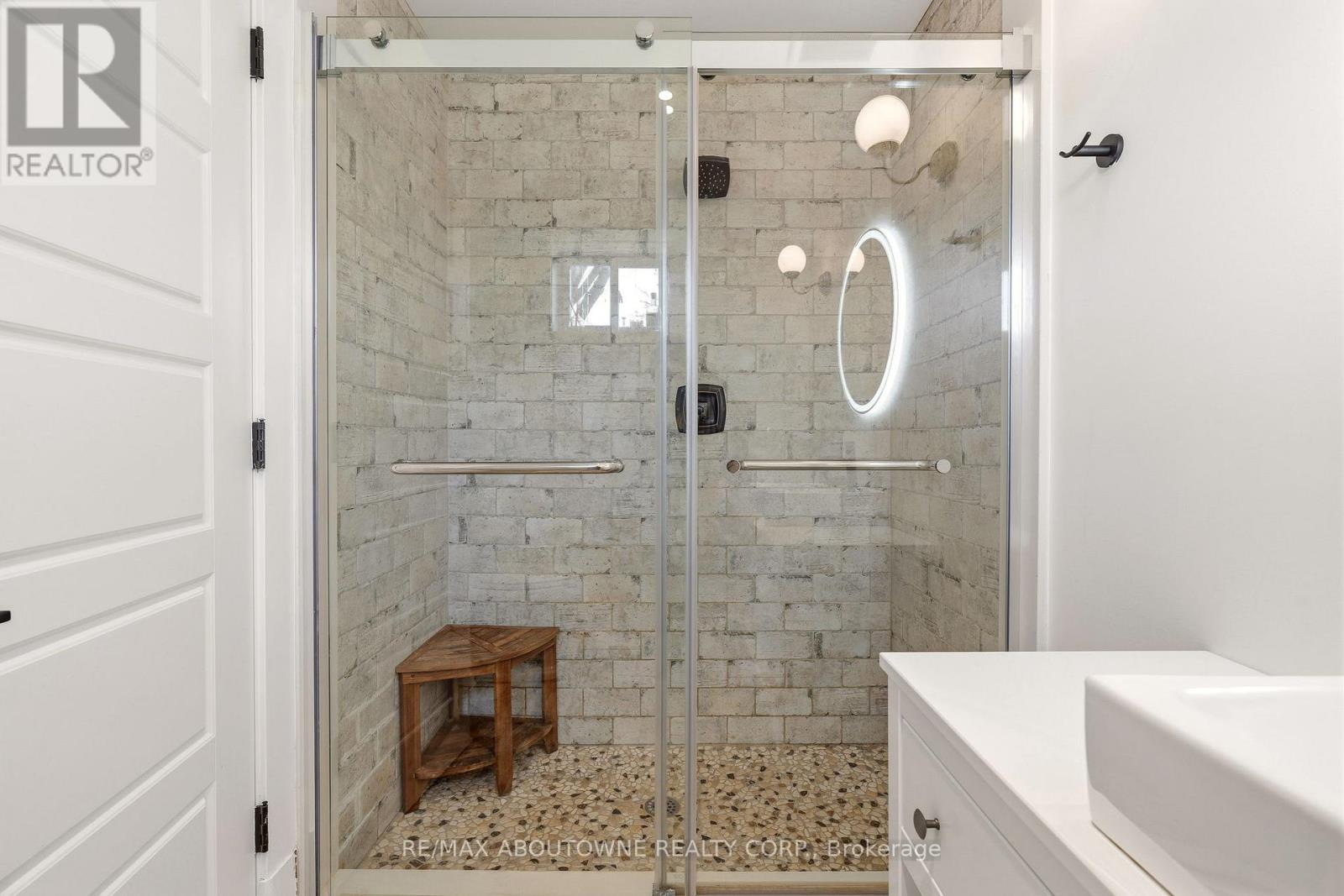 616 Kilbirnie Place, Burlington, Ontario  L7L 2M4 - Photo 30 - W12928504