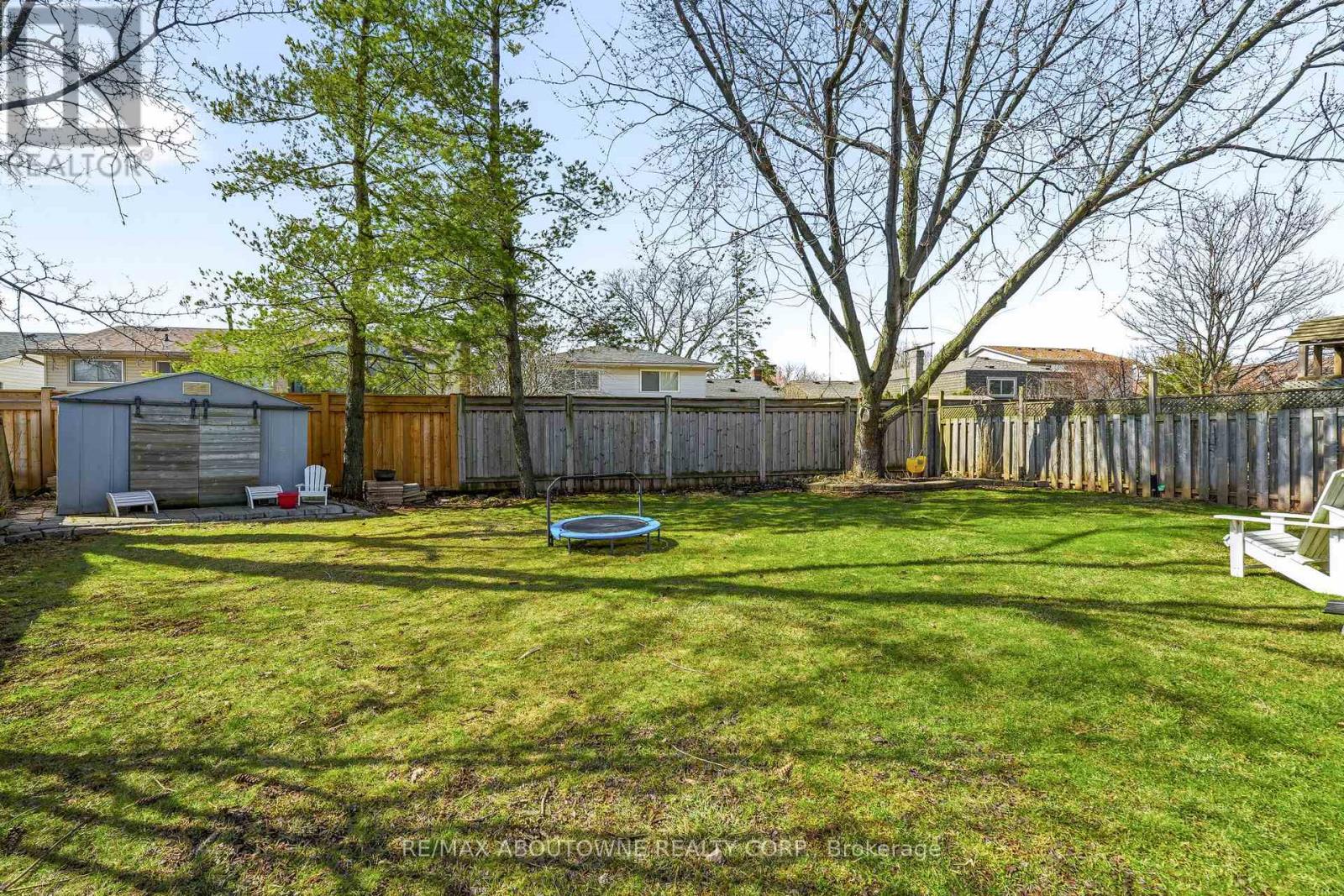 616 Kilbirnie Place, Burlington, Ontario  L7L 2M4 - Photo 35 - W12928504