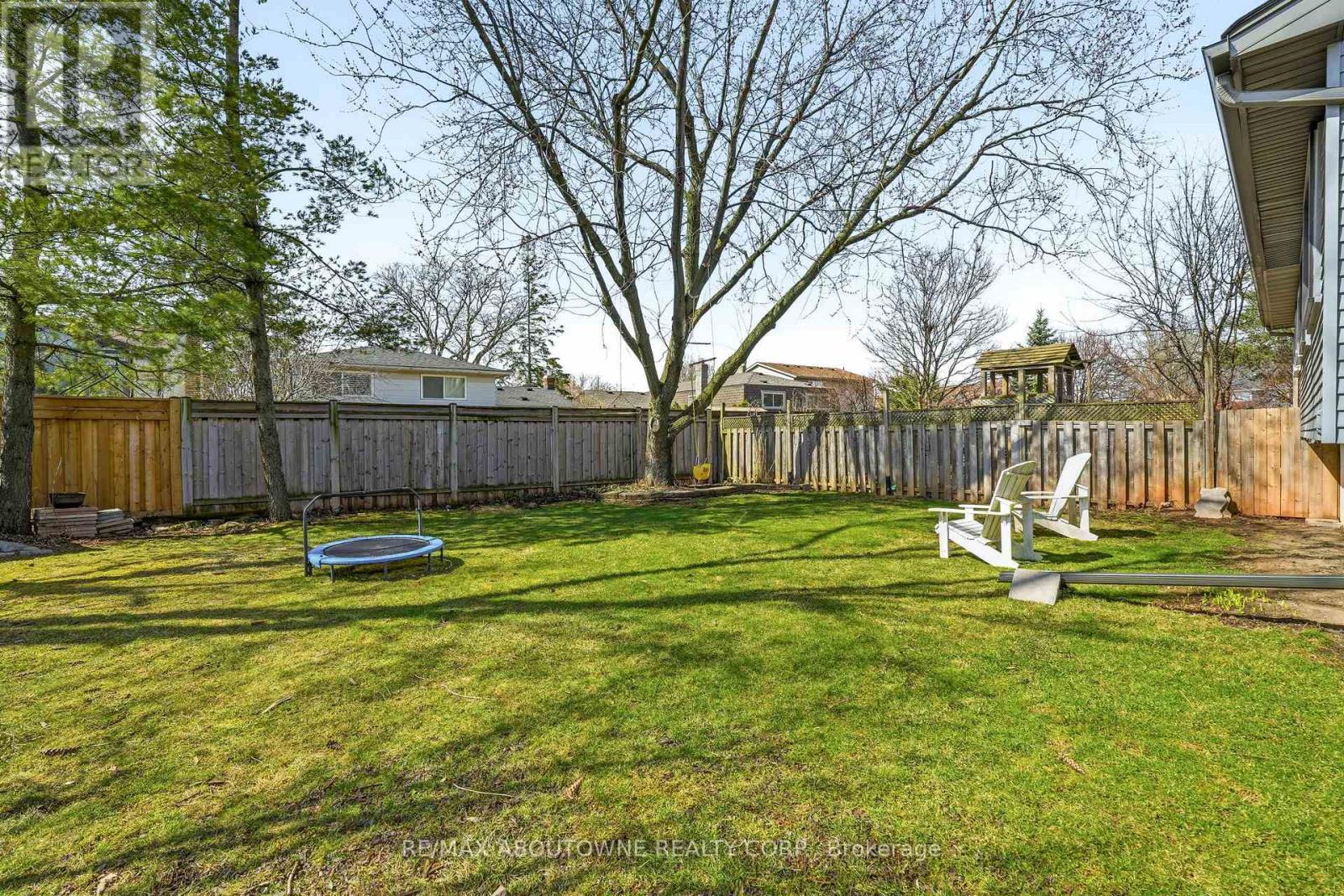 616 Kilbirnie Place, Burlington, Ontario  L7L 2M4 - Photo 36 - W12928504