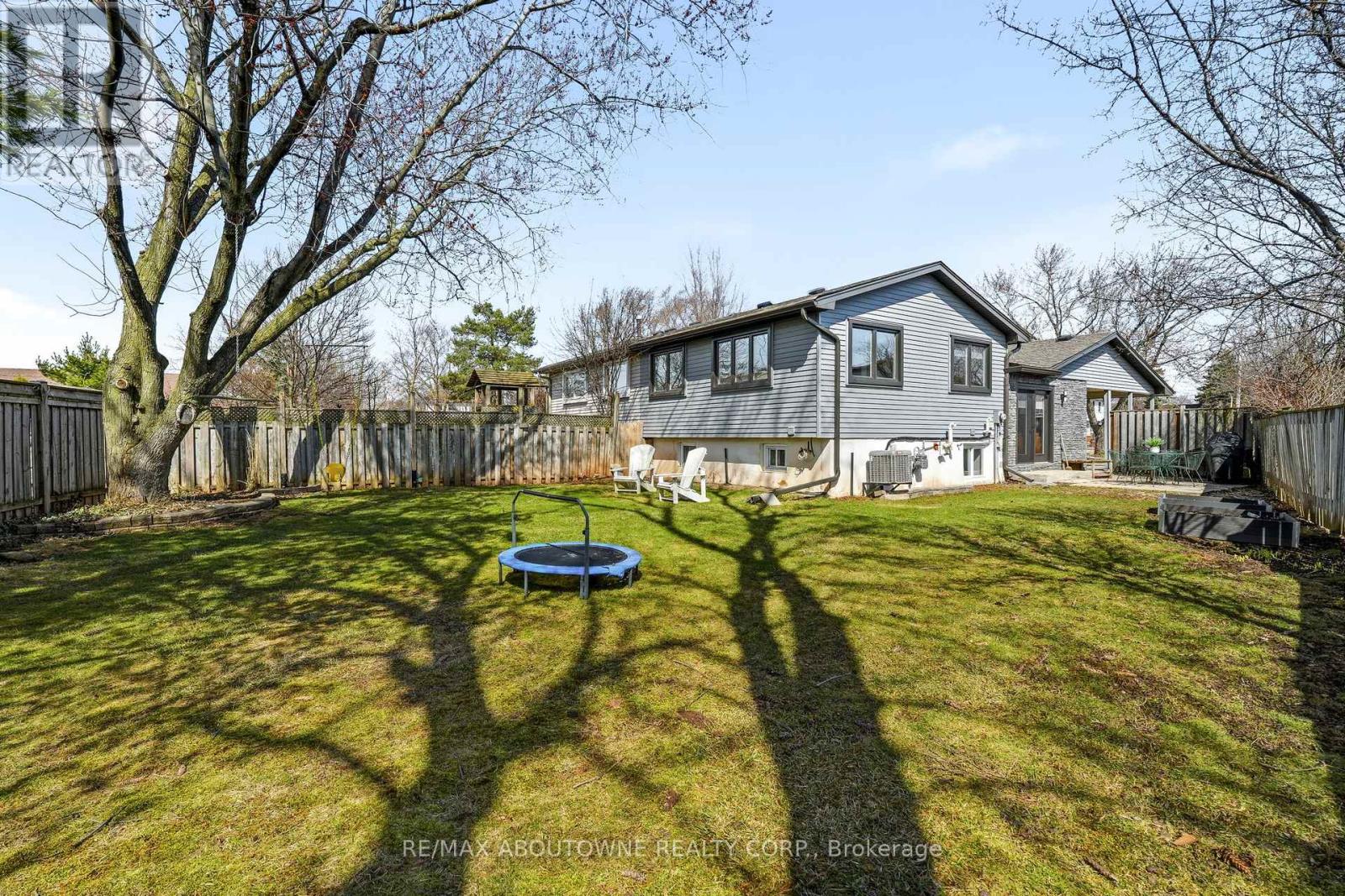 616 Kilbirnie Place, Burlington, Ontario  L7L 2M4 - Photo 37 - W12928504