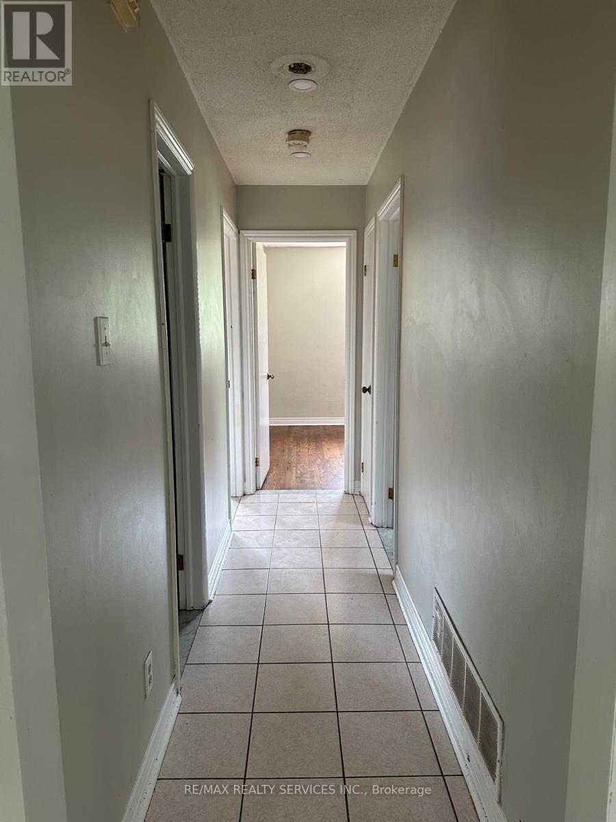 Main - 134 Jade Crescent, Brampton, Ontario  L6S 3H8 - Photo 10 - W12928550