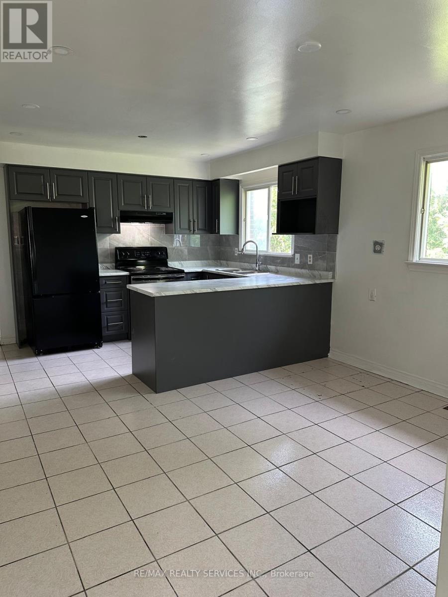 Main - 134 Jade Crescent, Brampton, Ontario  L6S 3H8 - Photo 3 - W12928550