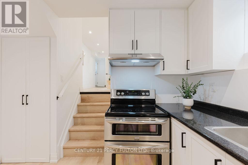 11 Bay Crest Drive, Brampton, Ontario  L6Z 1H5 - Photo 33 - W12928554