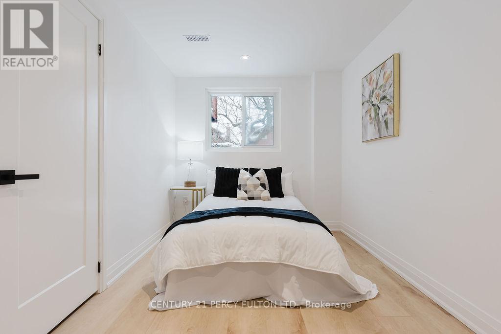 11 Bay Crest Drive, Brampton, Ontario  L6Z 1H5 - Photo 37 - W12928554