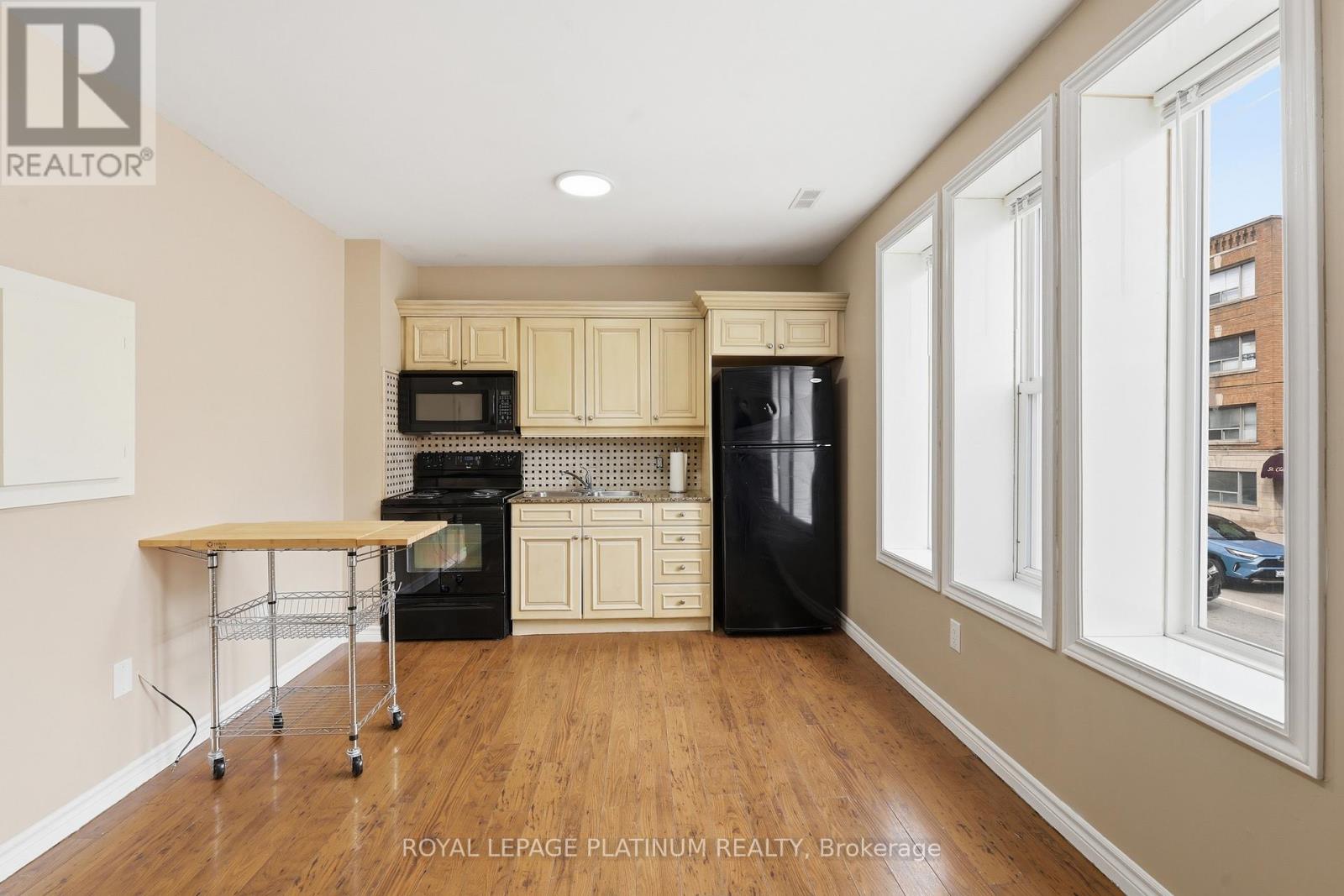 7 - 120 Sherman Avenue S, Hamilton, Ontario  L8M 2P9 - Photo 7 - X12928342