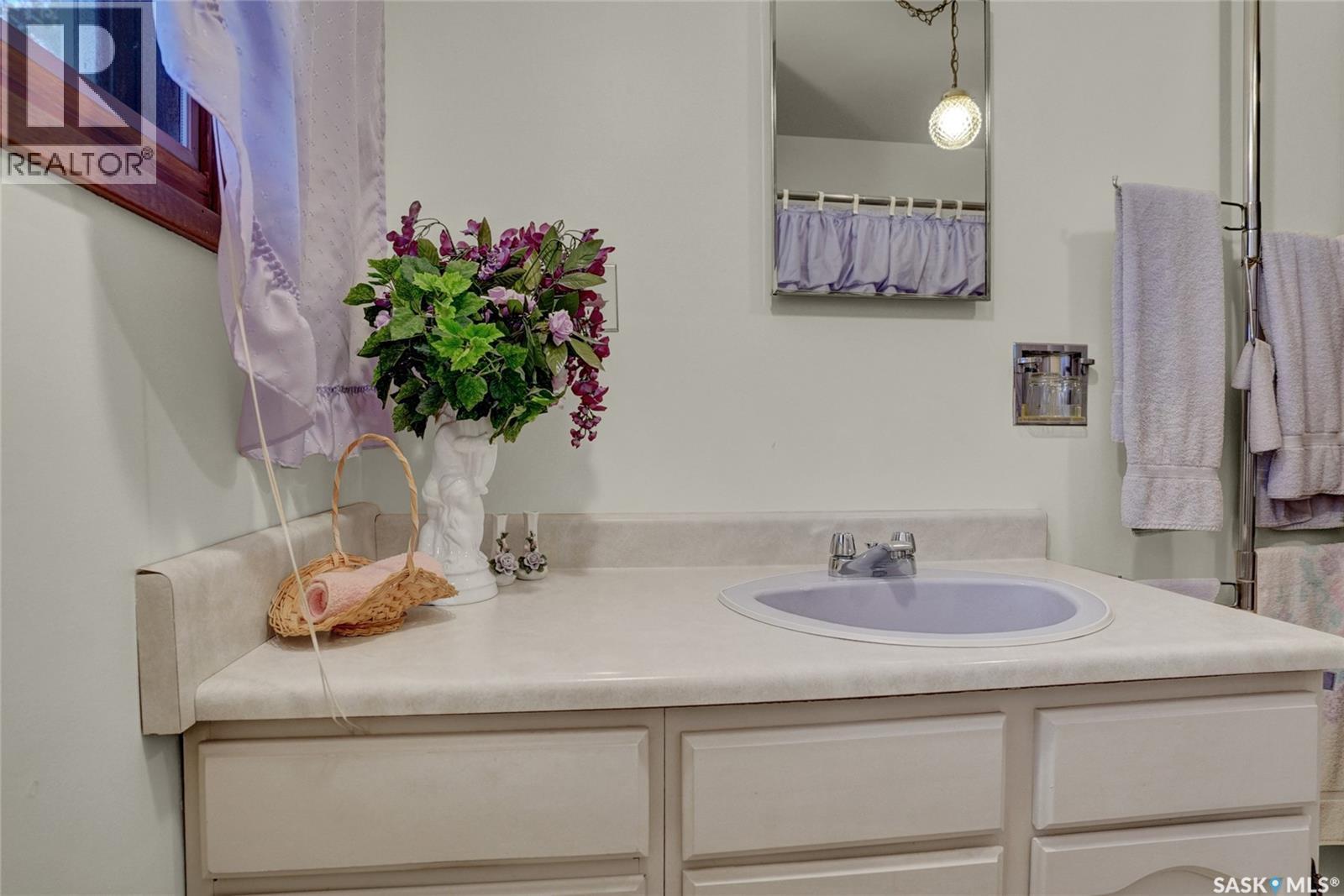 524 6th Avenue E, Assiniboia, Saskatchewan  S0H 0B0 - Photo 24 - SK019396