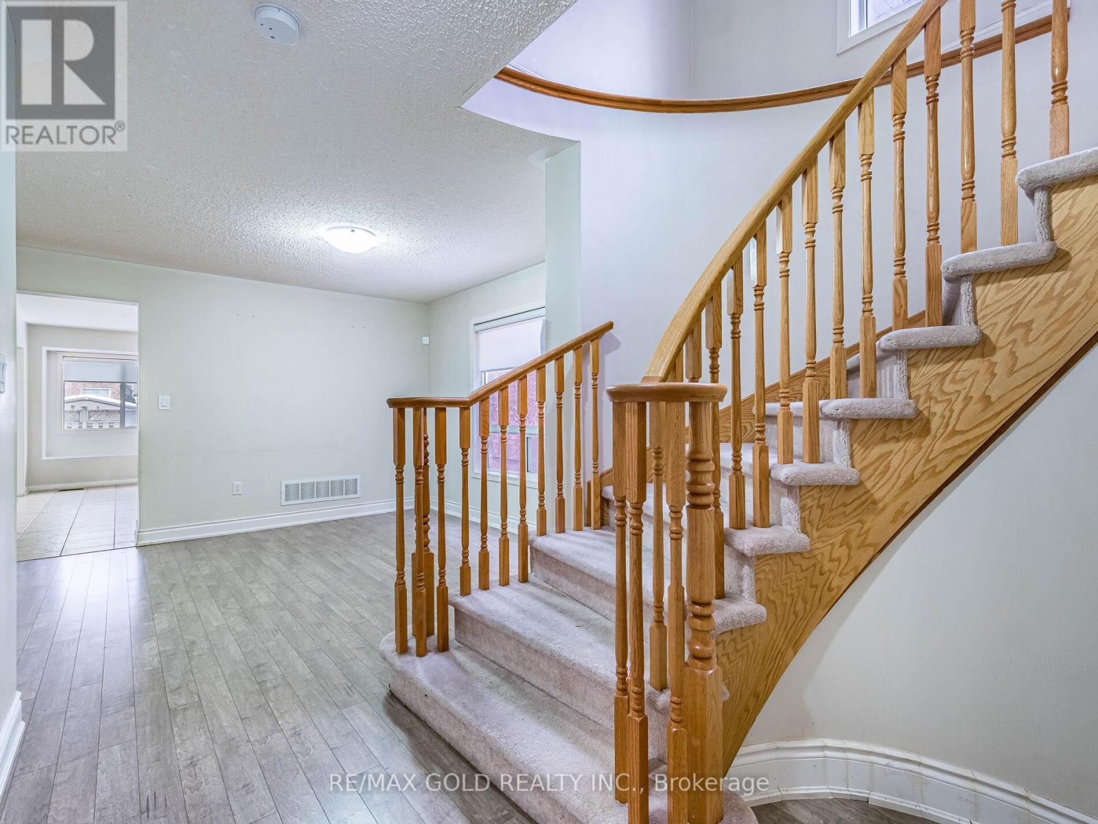 42 Zimmer Street, Brampton, Ontario  L6S 6L9 - Photo 10 - W12919110