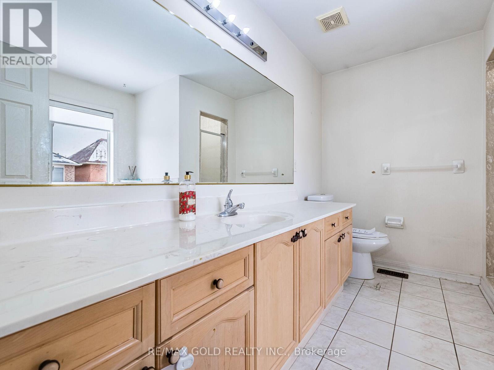 42 Zimmer Street, Brampton, Ontario  L6S 6L9 - Photo 39 - W12919110