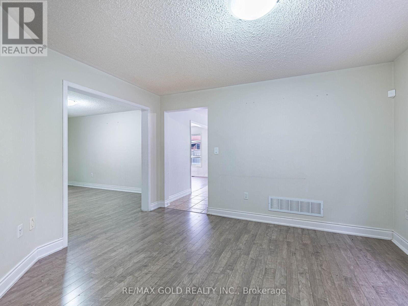 42 Zimmer Street, Brampton, Ontario  L6S 6L9 - Photo 13 - W12919110